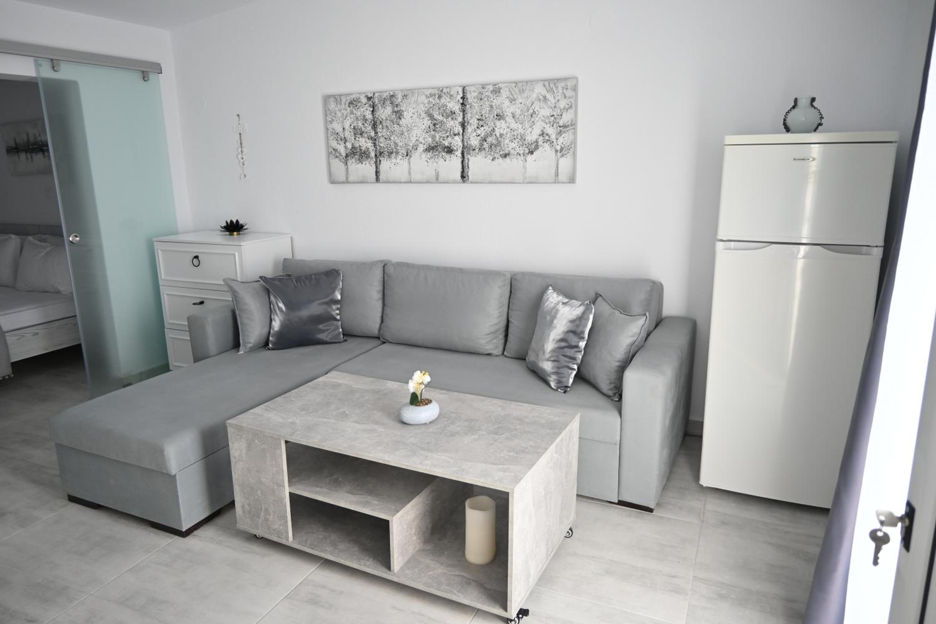 One-Bedroom Apartment with Balcony photo 2