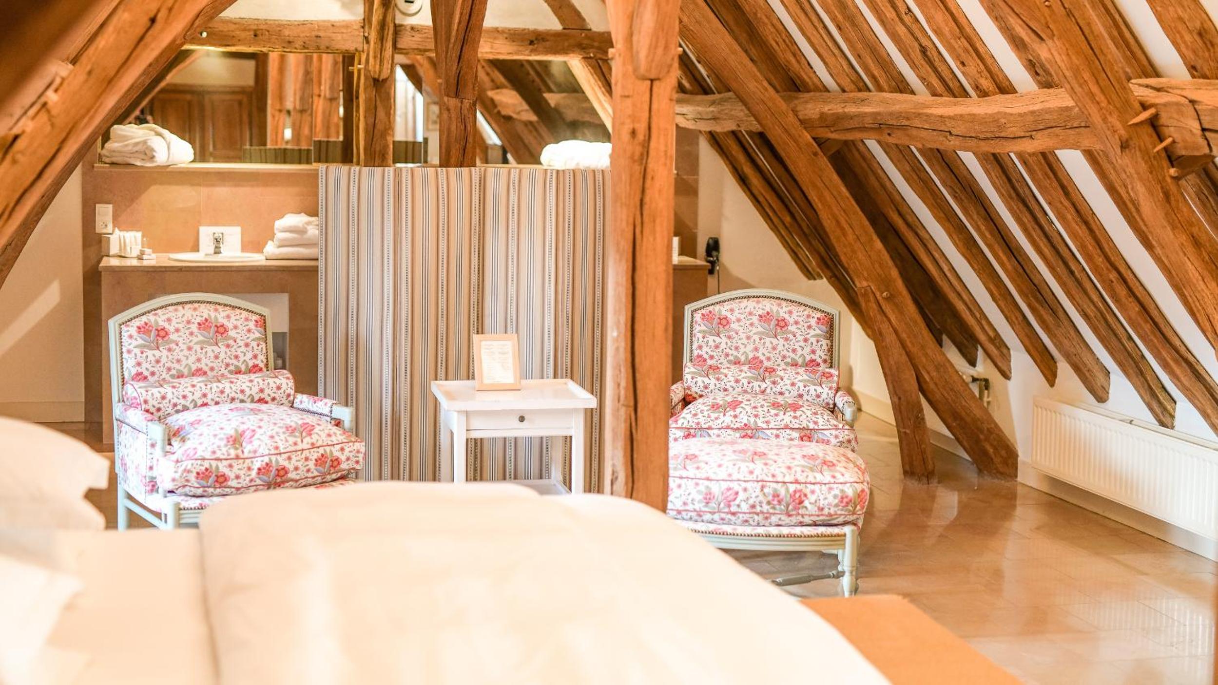 Signature Suite - Photo 2