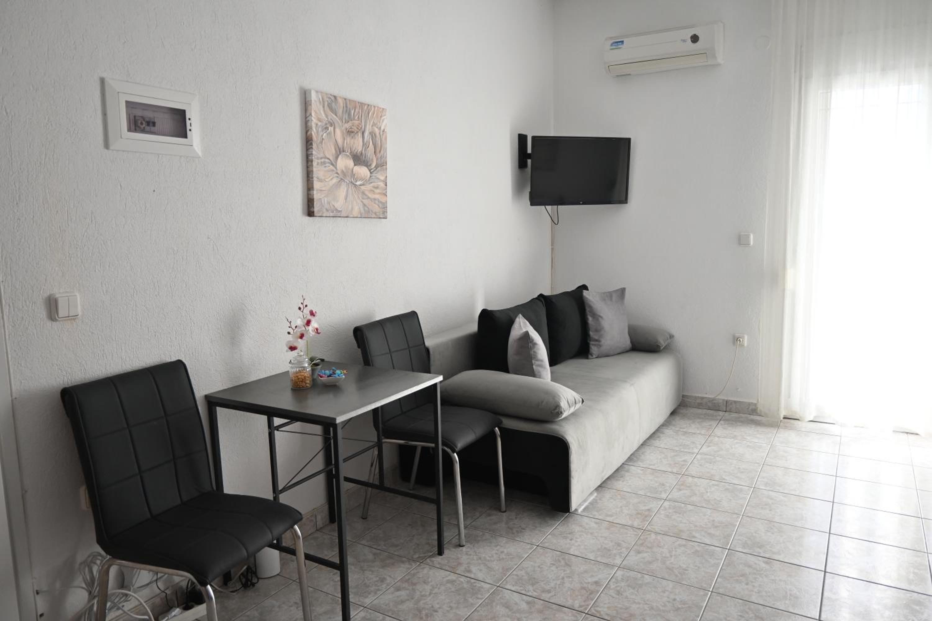 Studio with Balcony - Photo 1