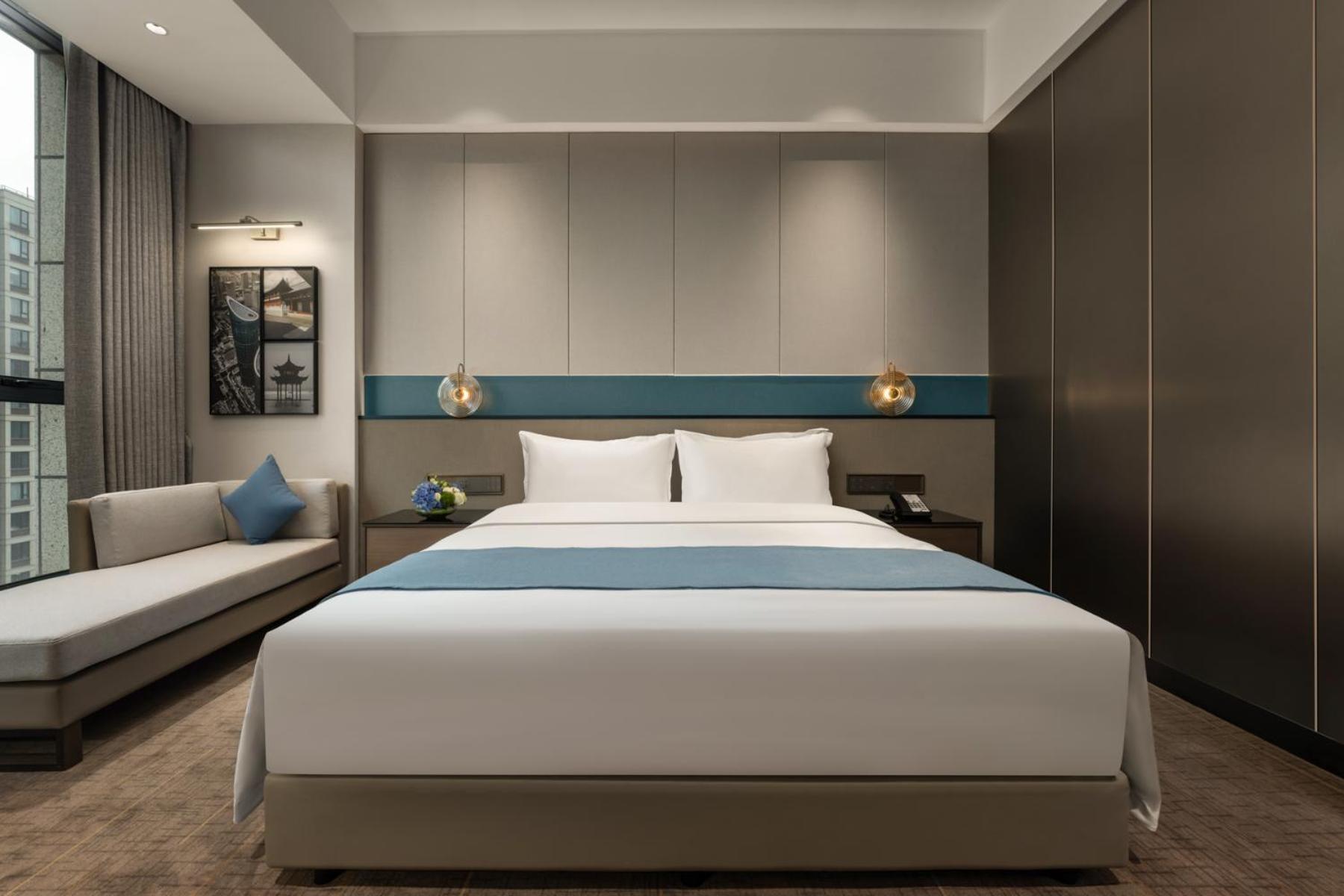 Standard Queen Room