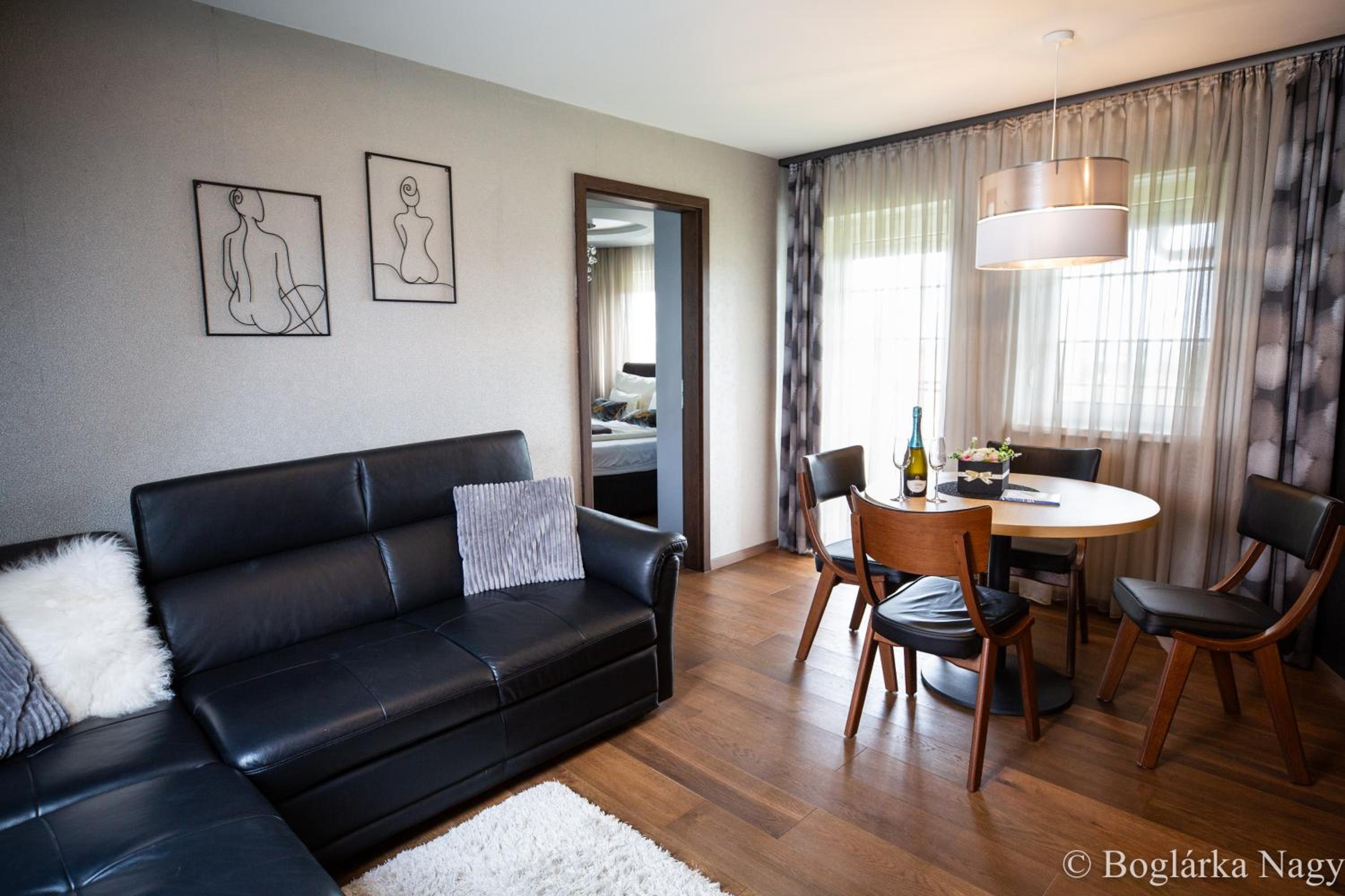 Suite with Hot Tub - Photo 25