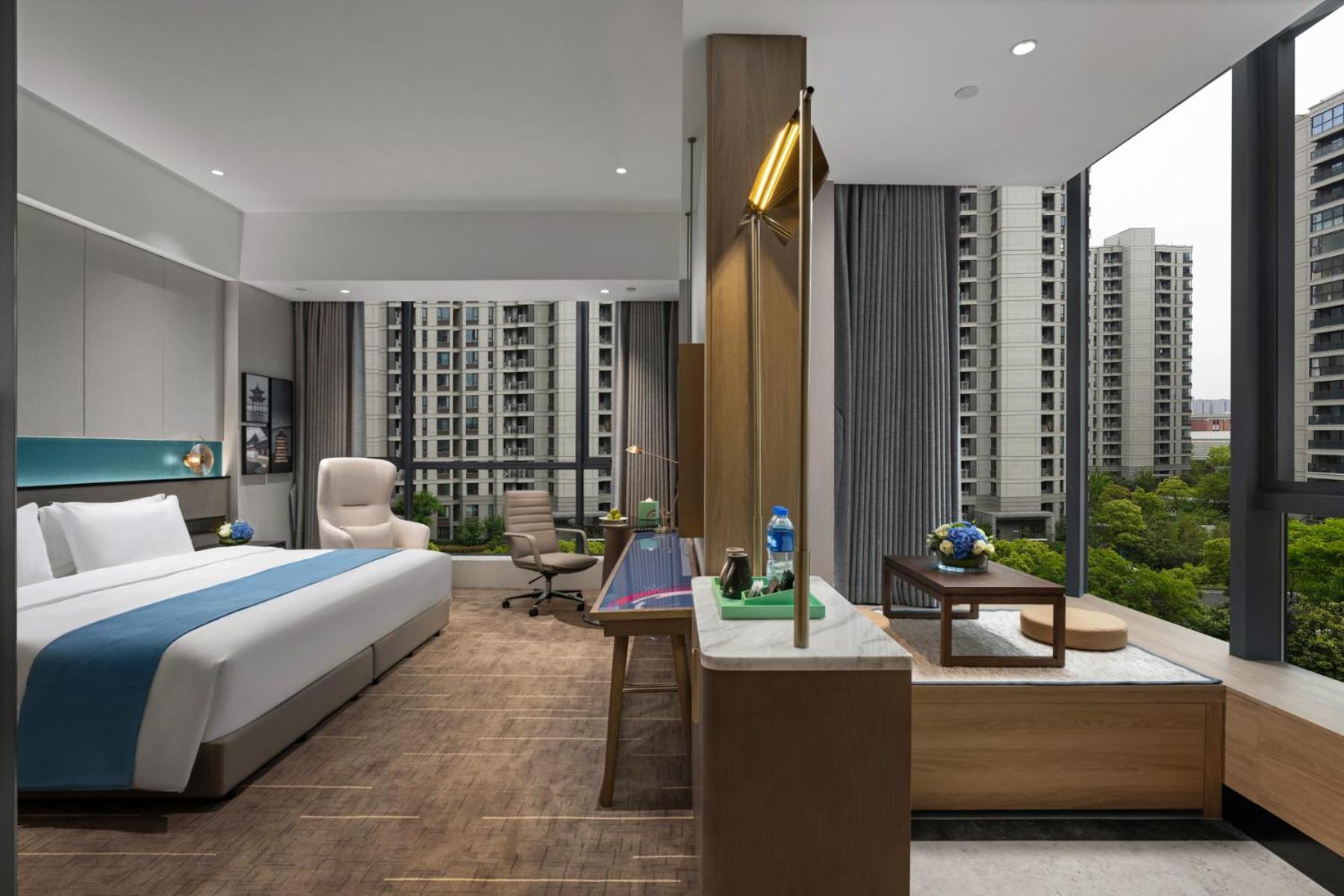 Deluxe Queen Room