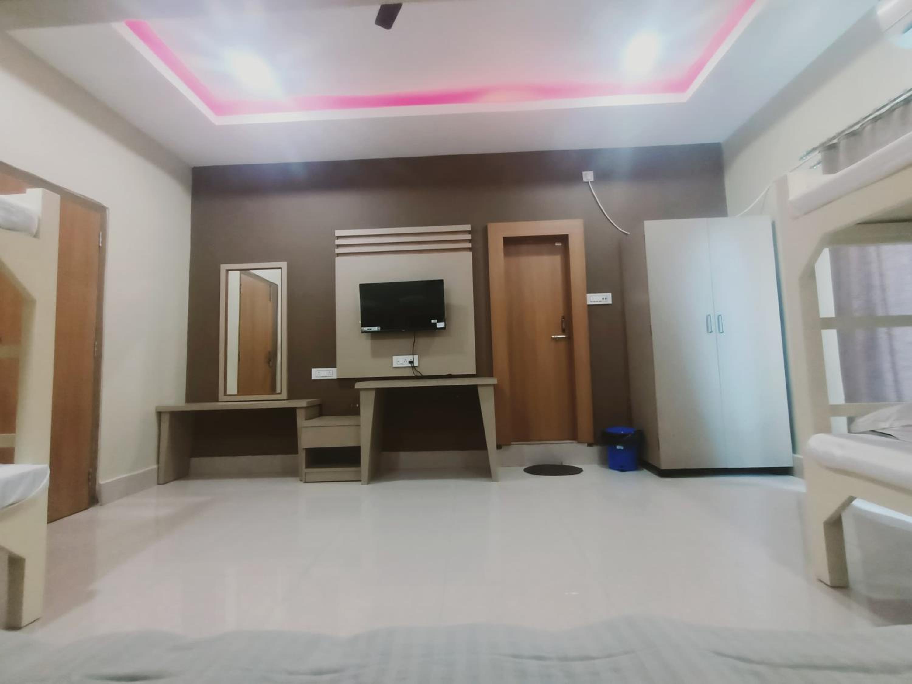 Single Bed in Male Dormitory Room photo 3