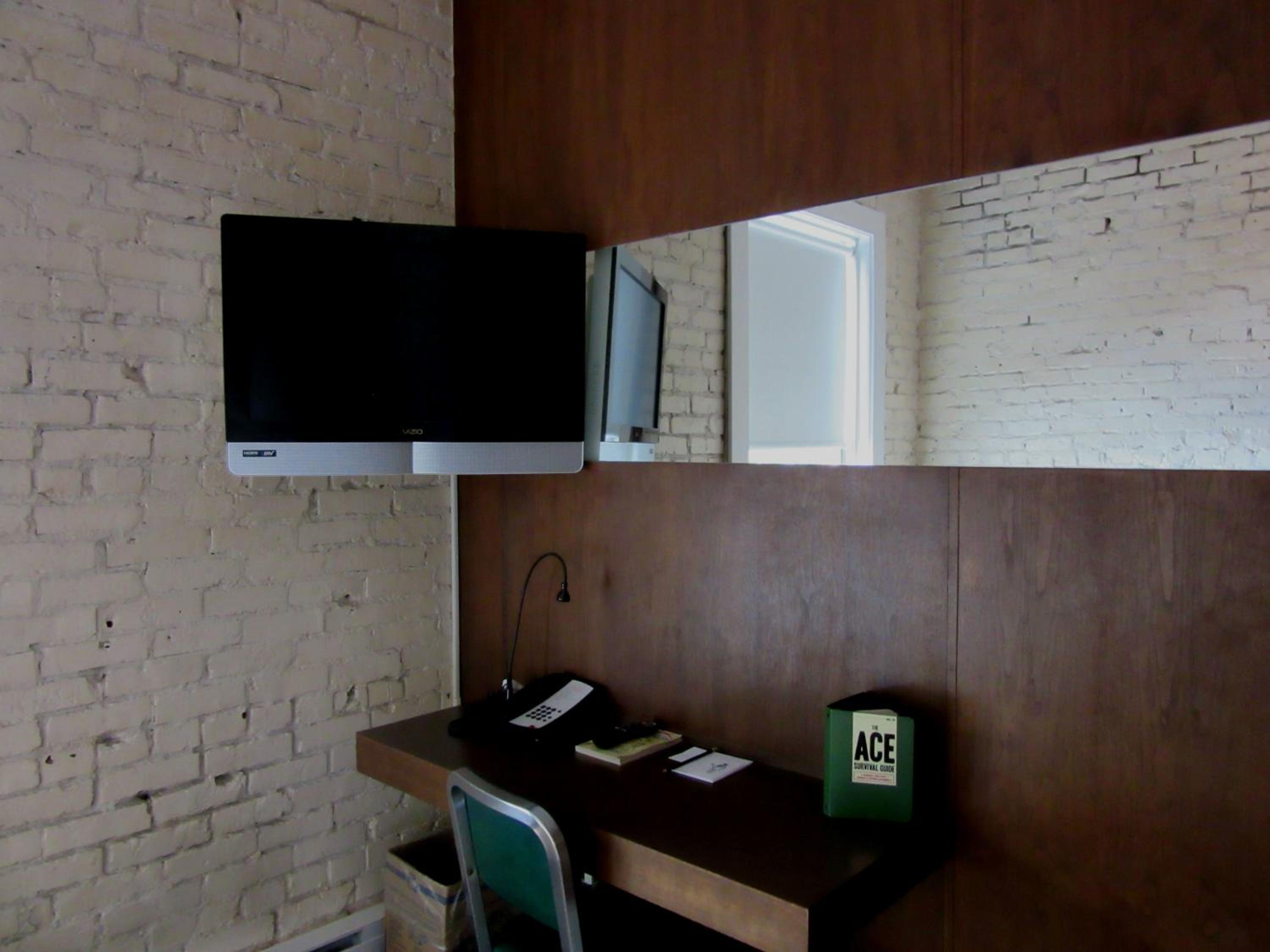 Deluxe Room with Private Bathroom photo 2