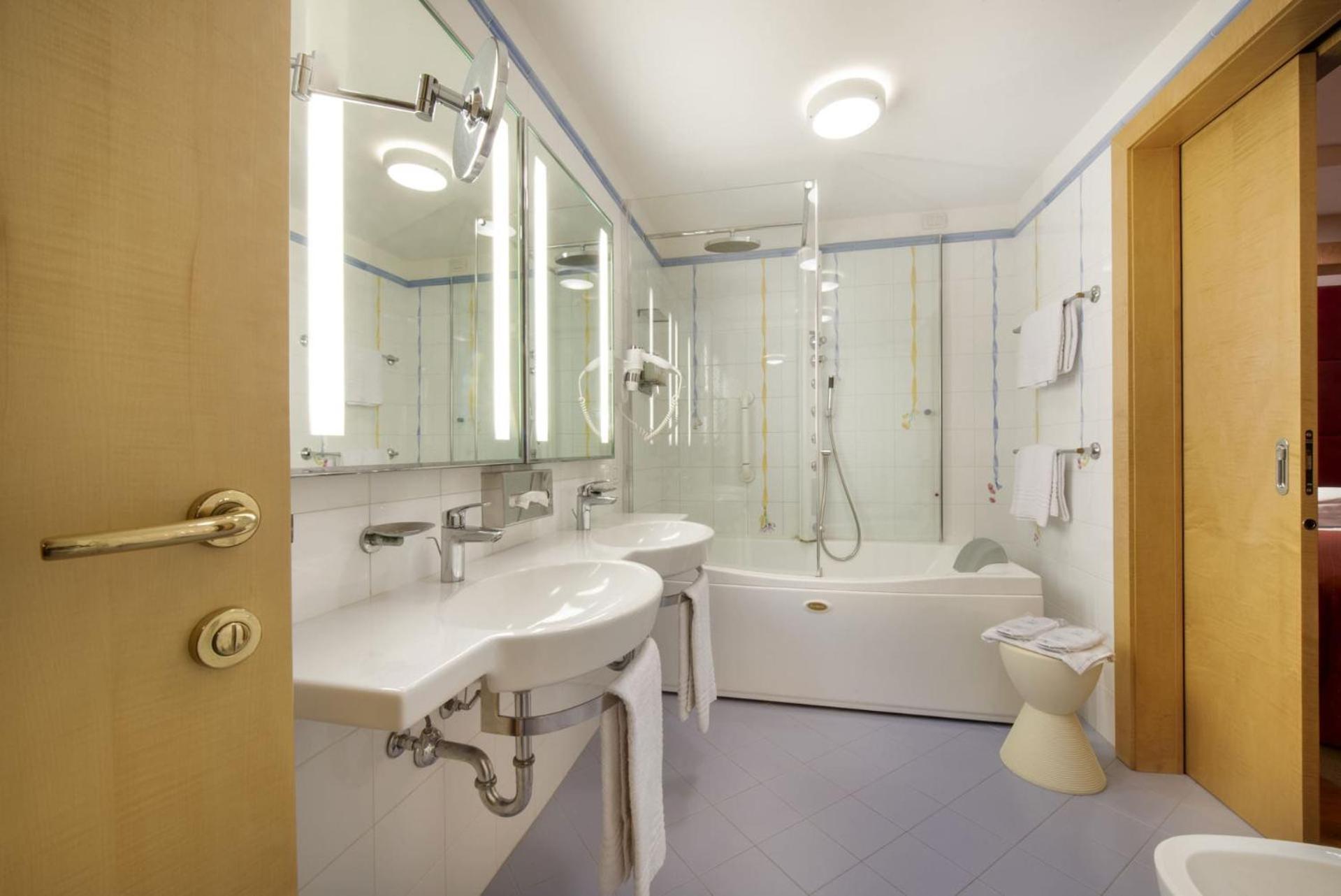 Suite - Photo 2