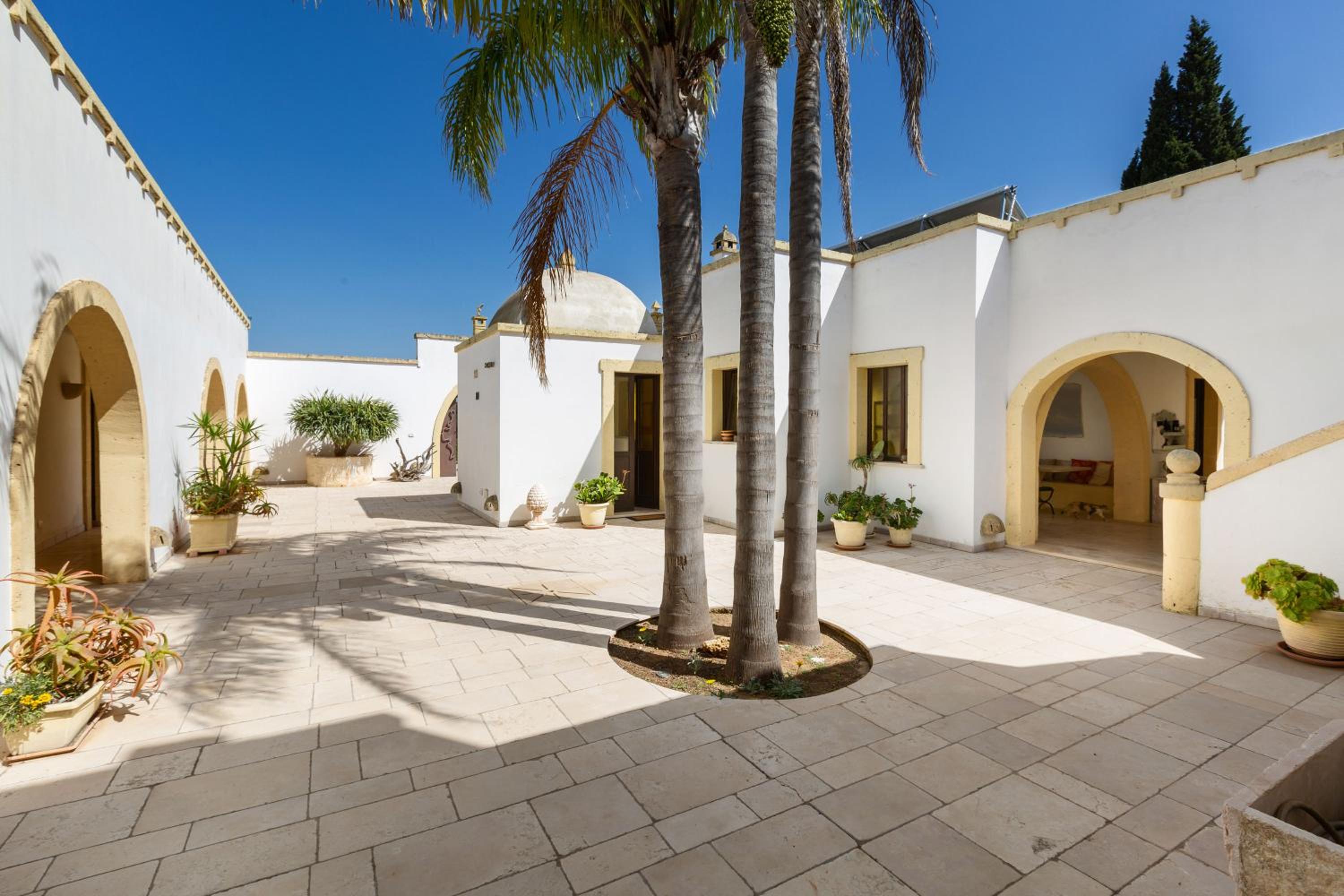 Villa photo 2