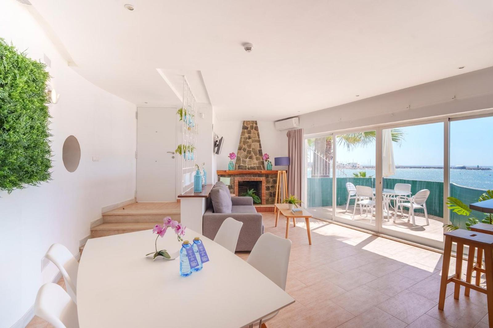 Apartamento de una habitación con vistas al mar y terraza