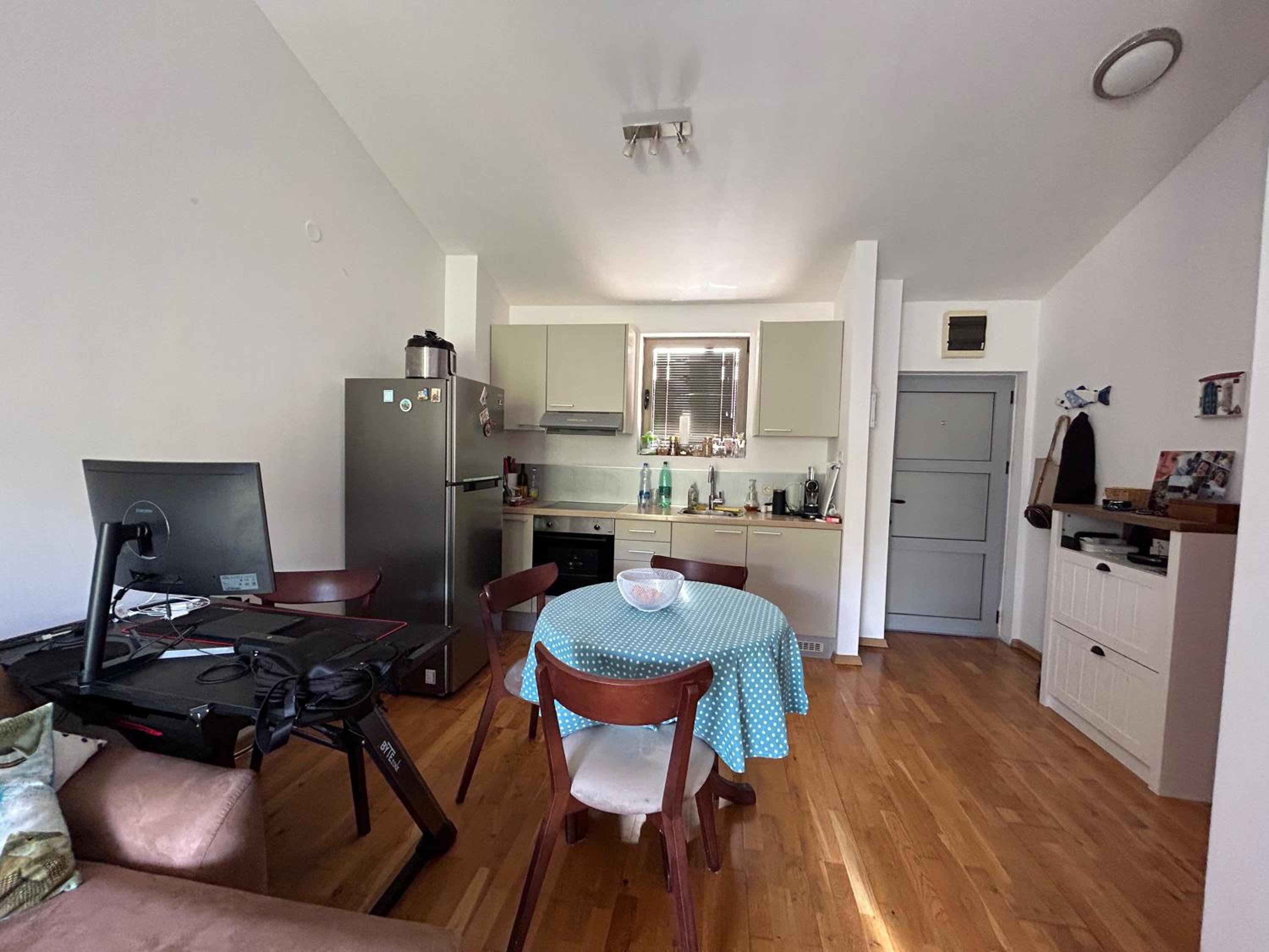 One-Bedroom Apartment photo 2