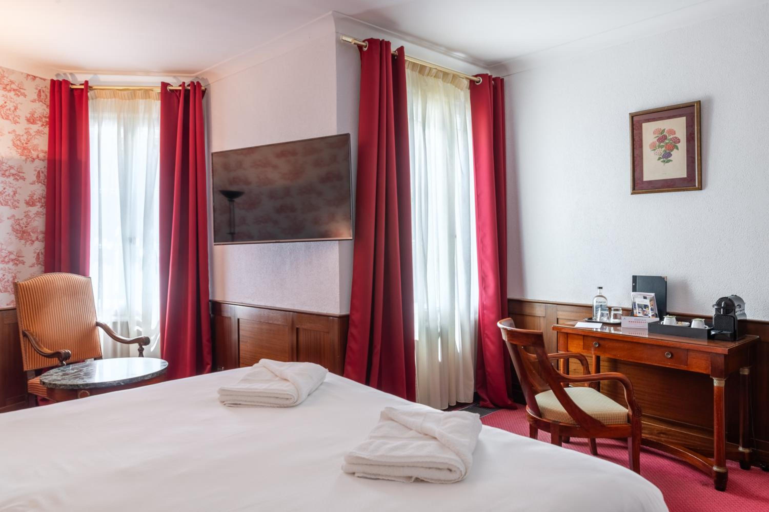 Double Room with Abbey View - Photo 12