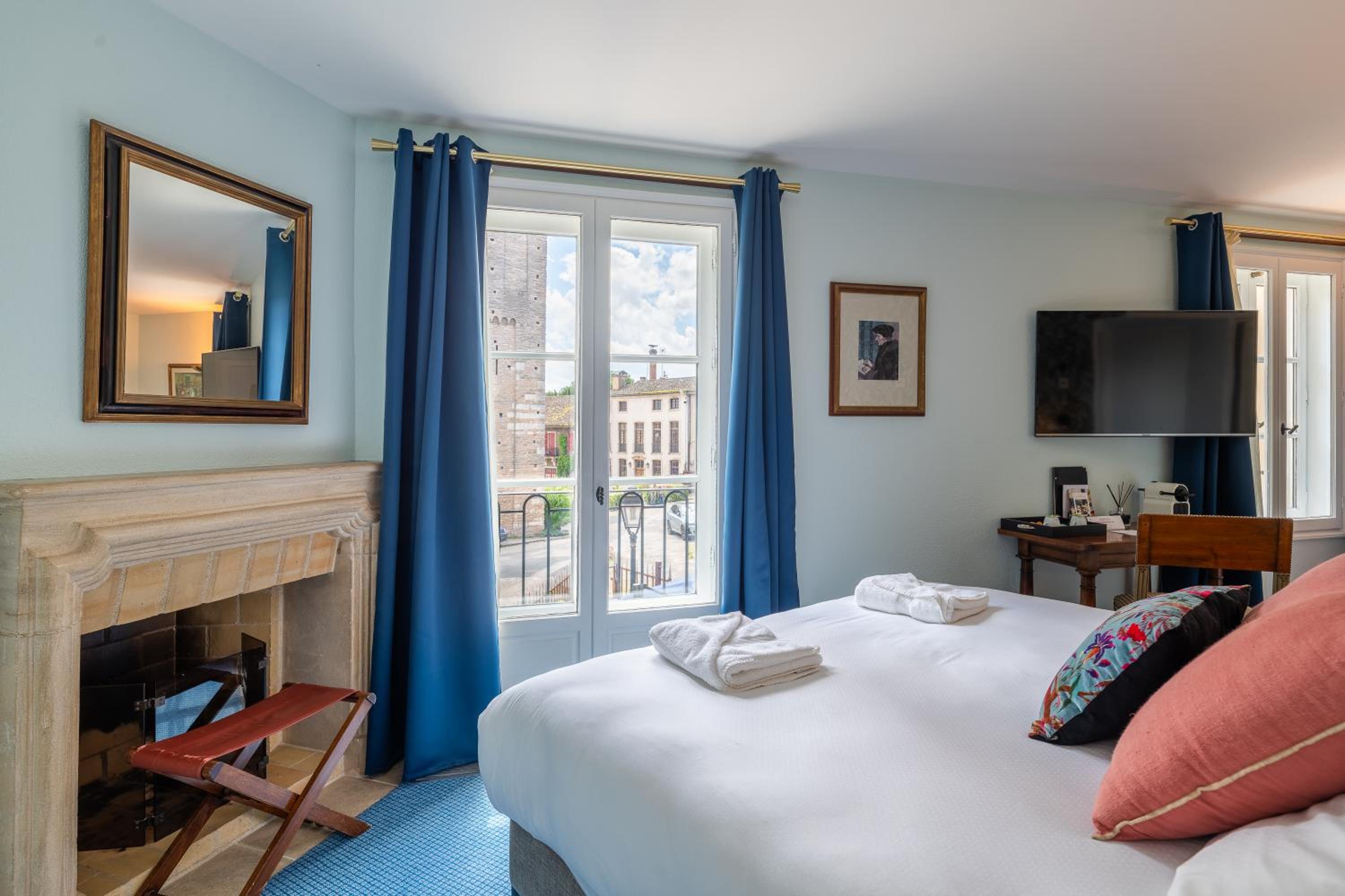 Double Room with Abbey View - Photo 10