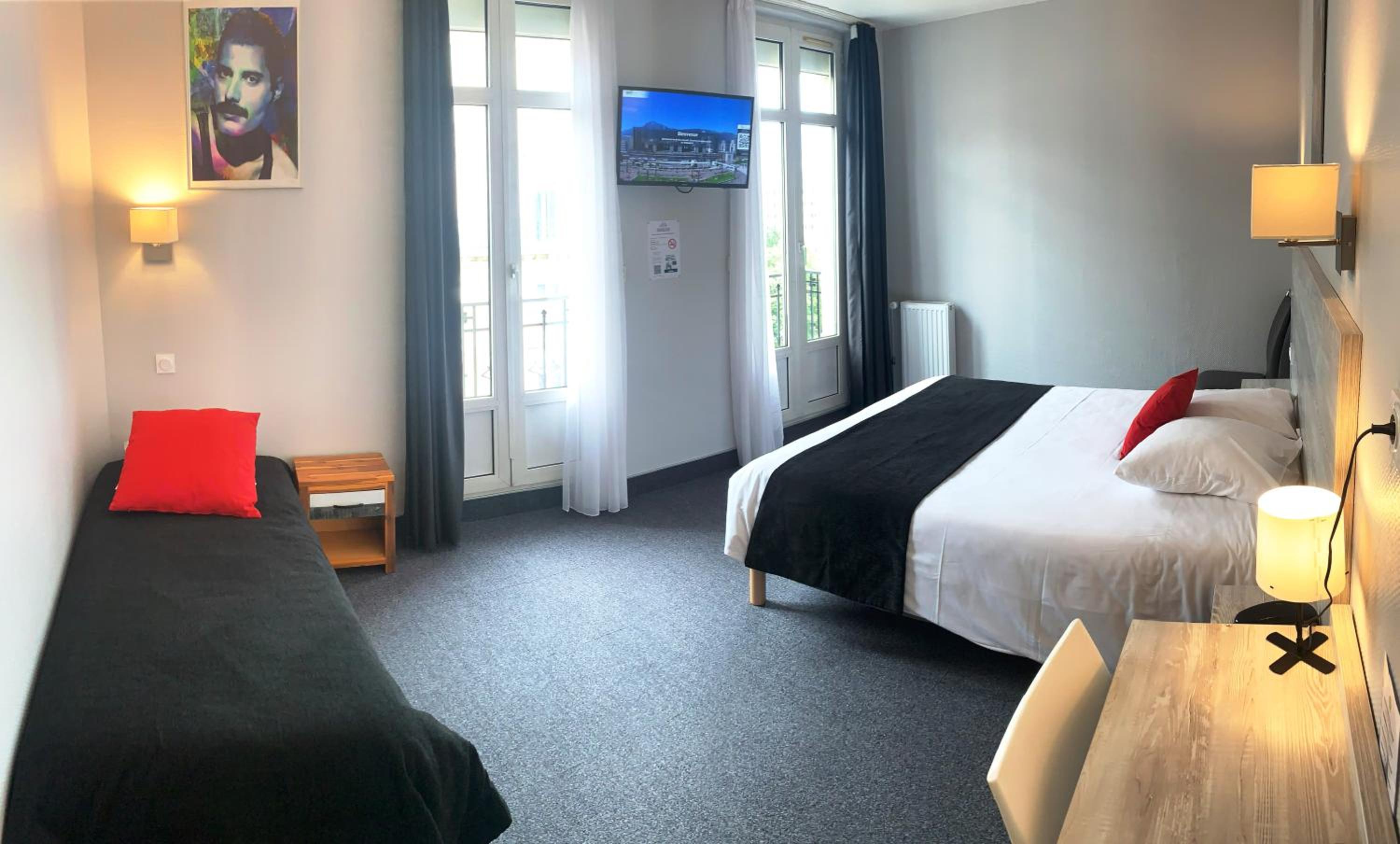 Triple Room with Queen and Single Bed photo 2