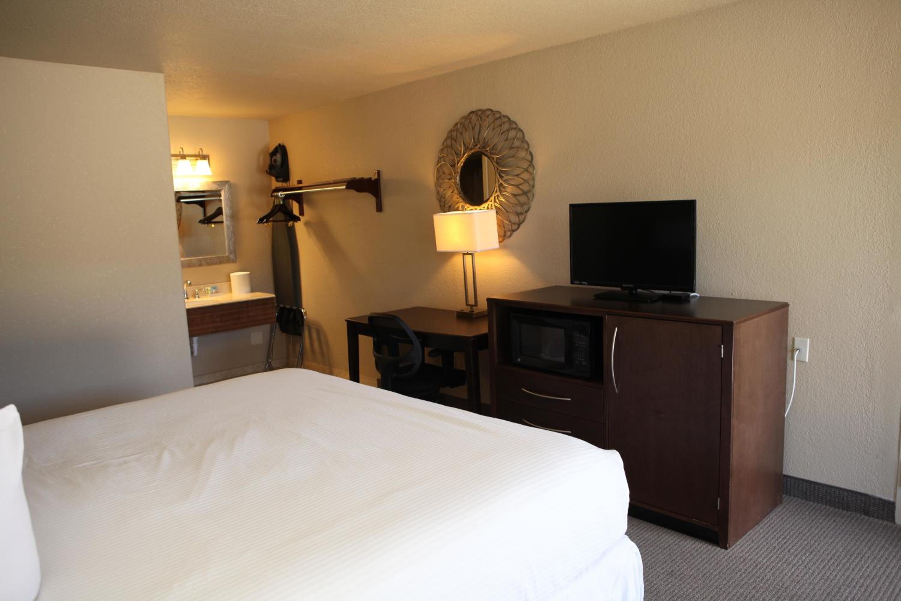 Deluxe King Room - Photo 1