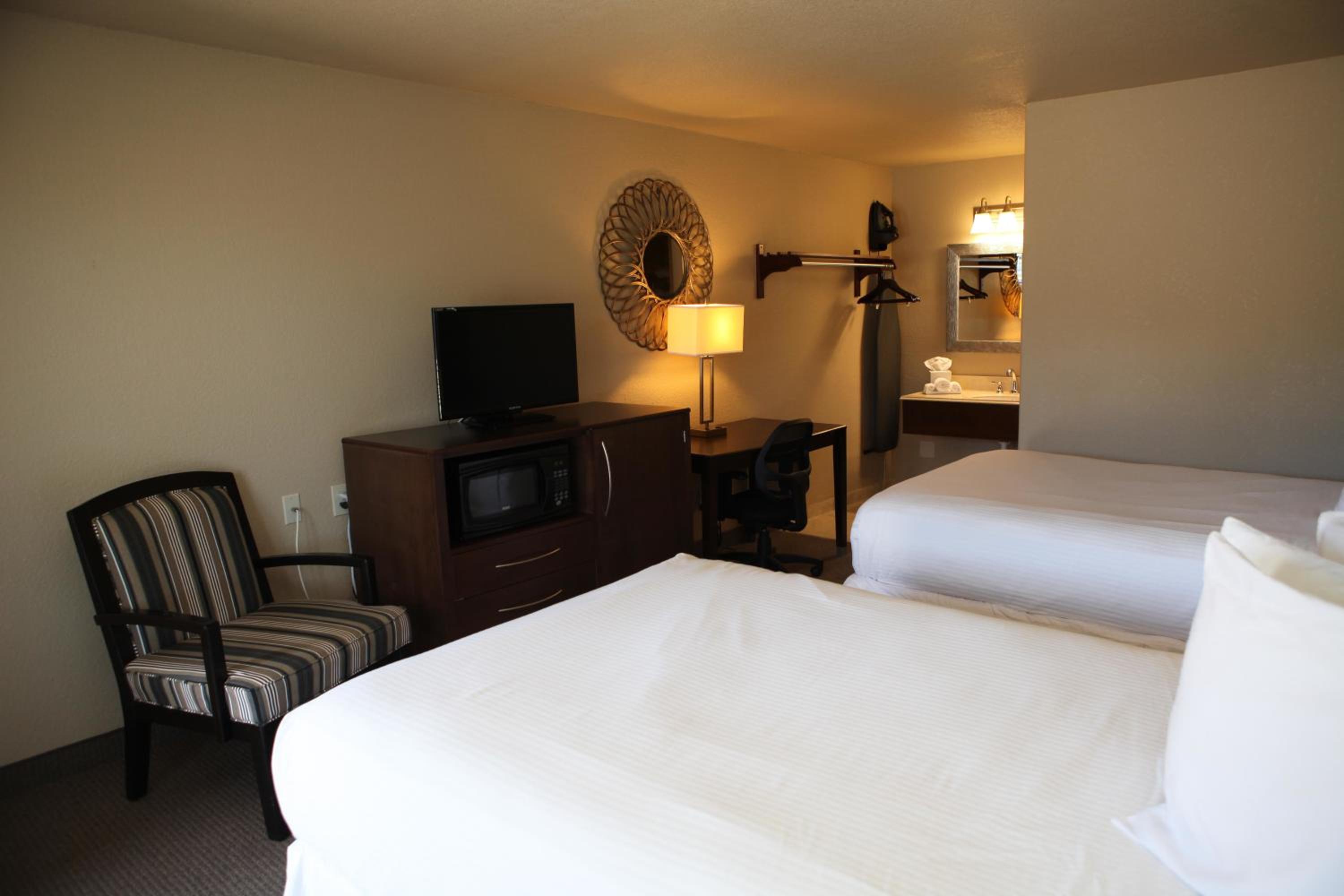 Deluxe Double Room with Two Double Beds - Non-Smoking - Photo 2