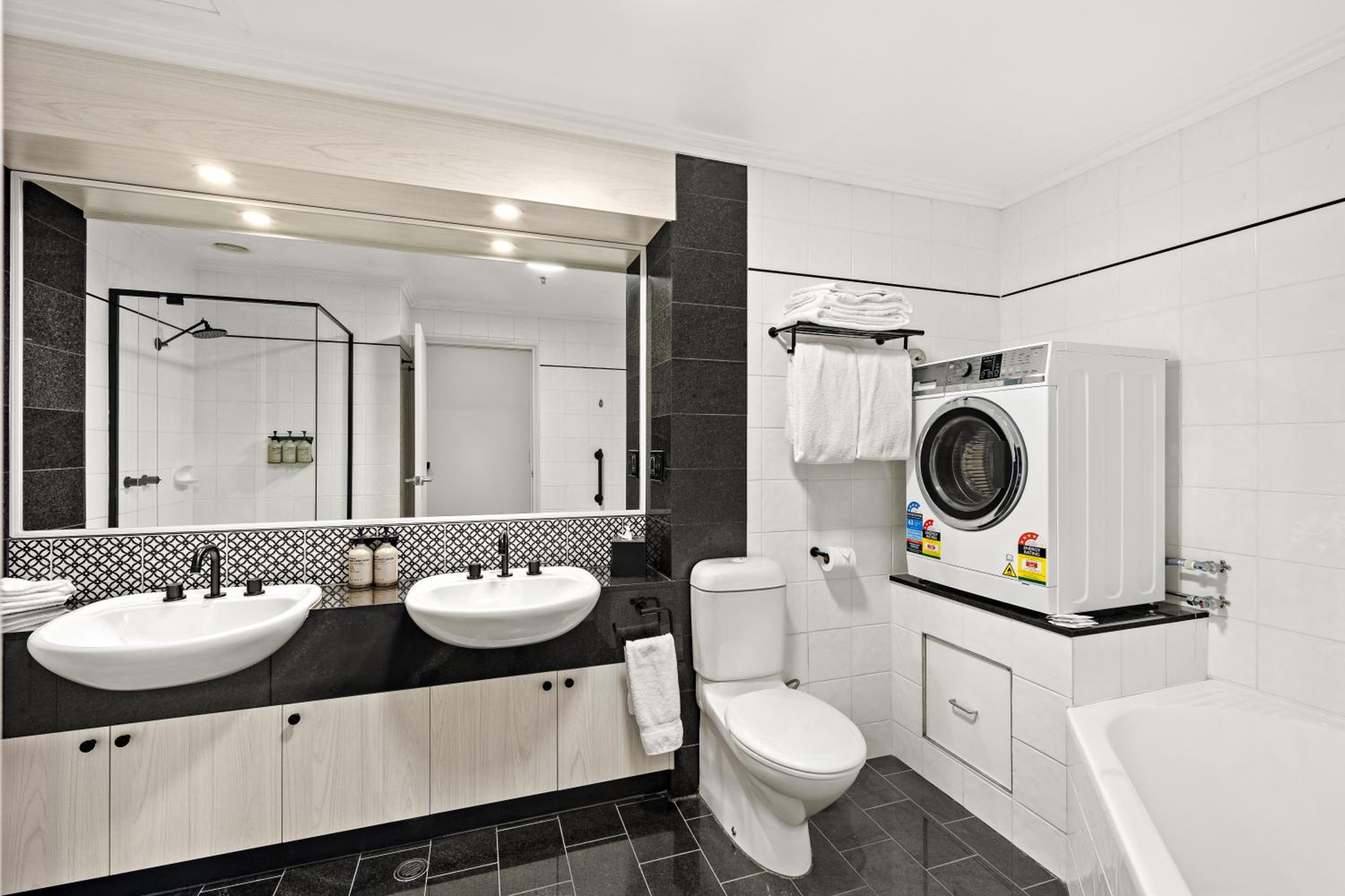 Executive Two-Bedroom Apartment photo 2