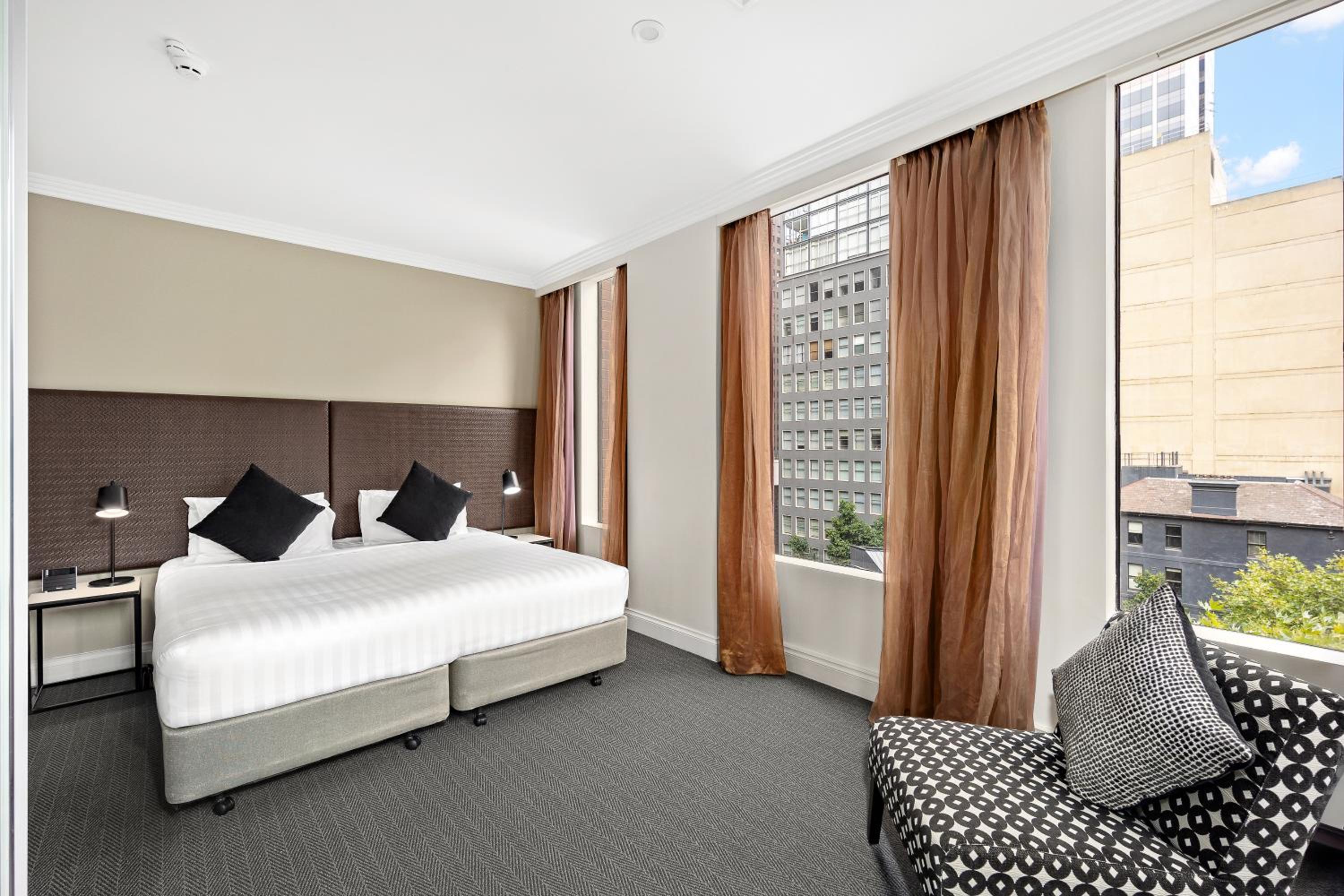 Executive Two-Bedroom Apartment photo 3