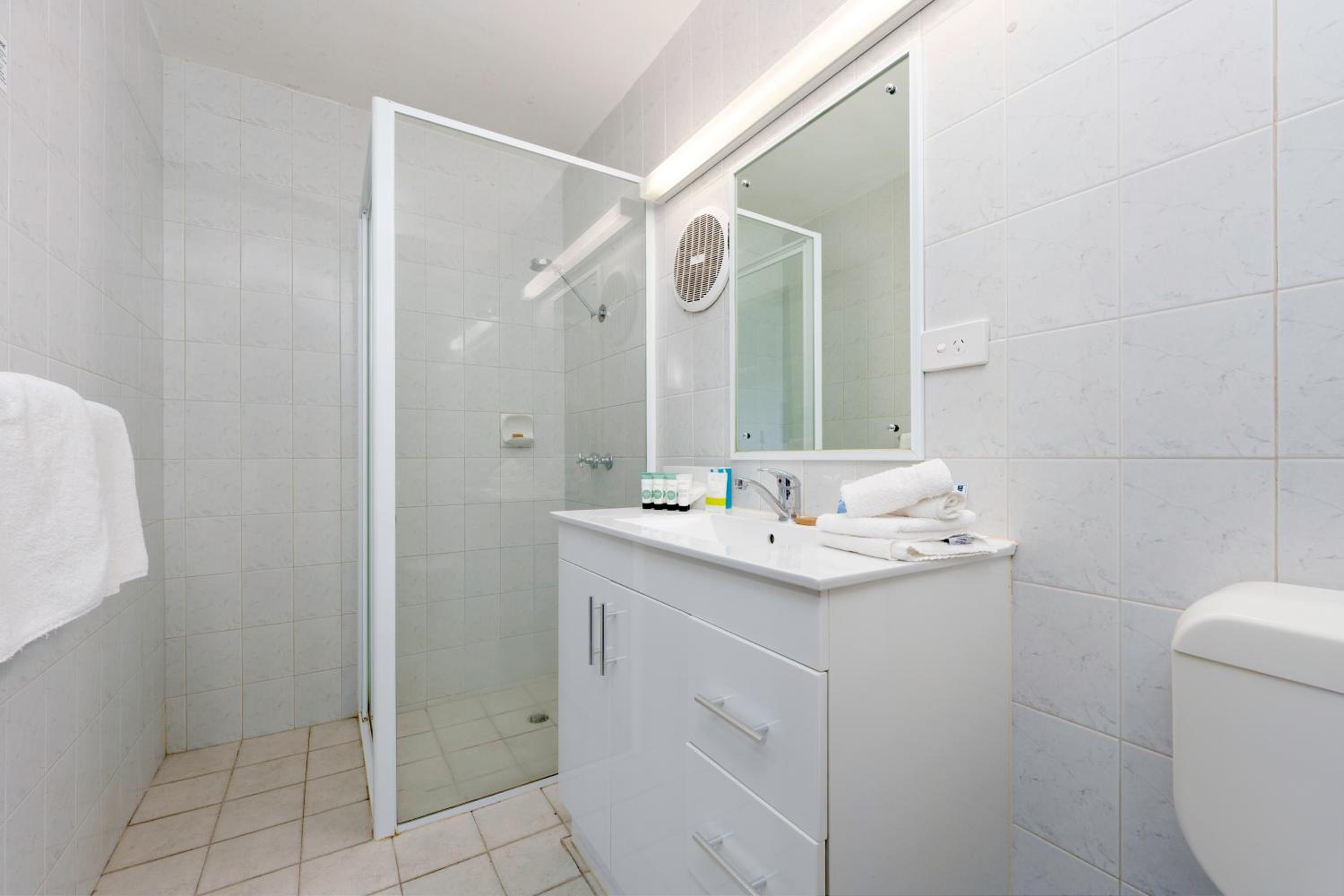 Superior Queen Studio Suite - Photo 5