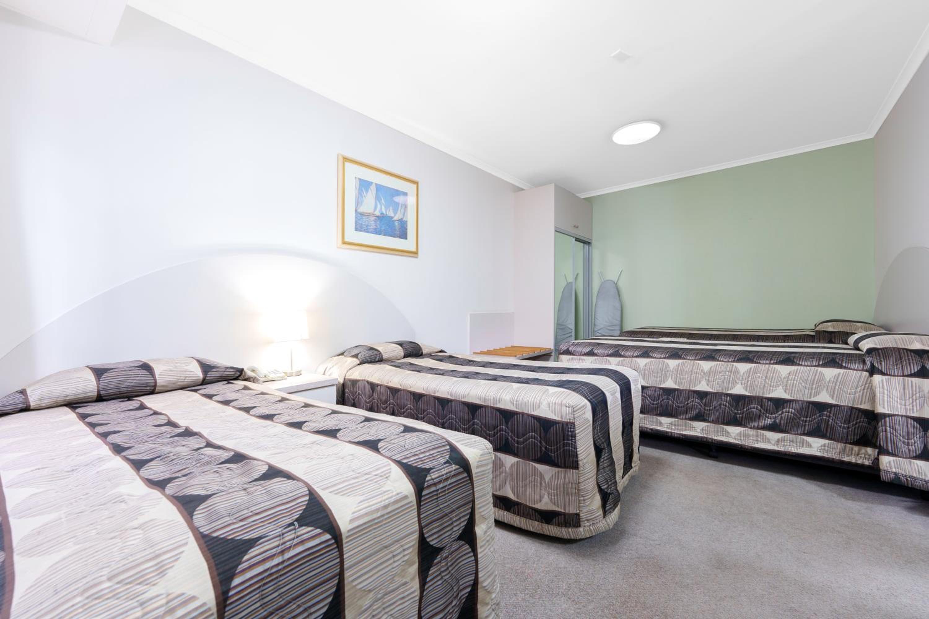 Open Plan Suite - Photo 5