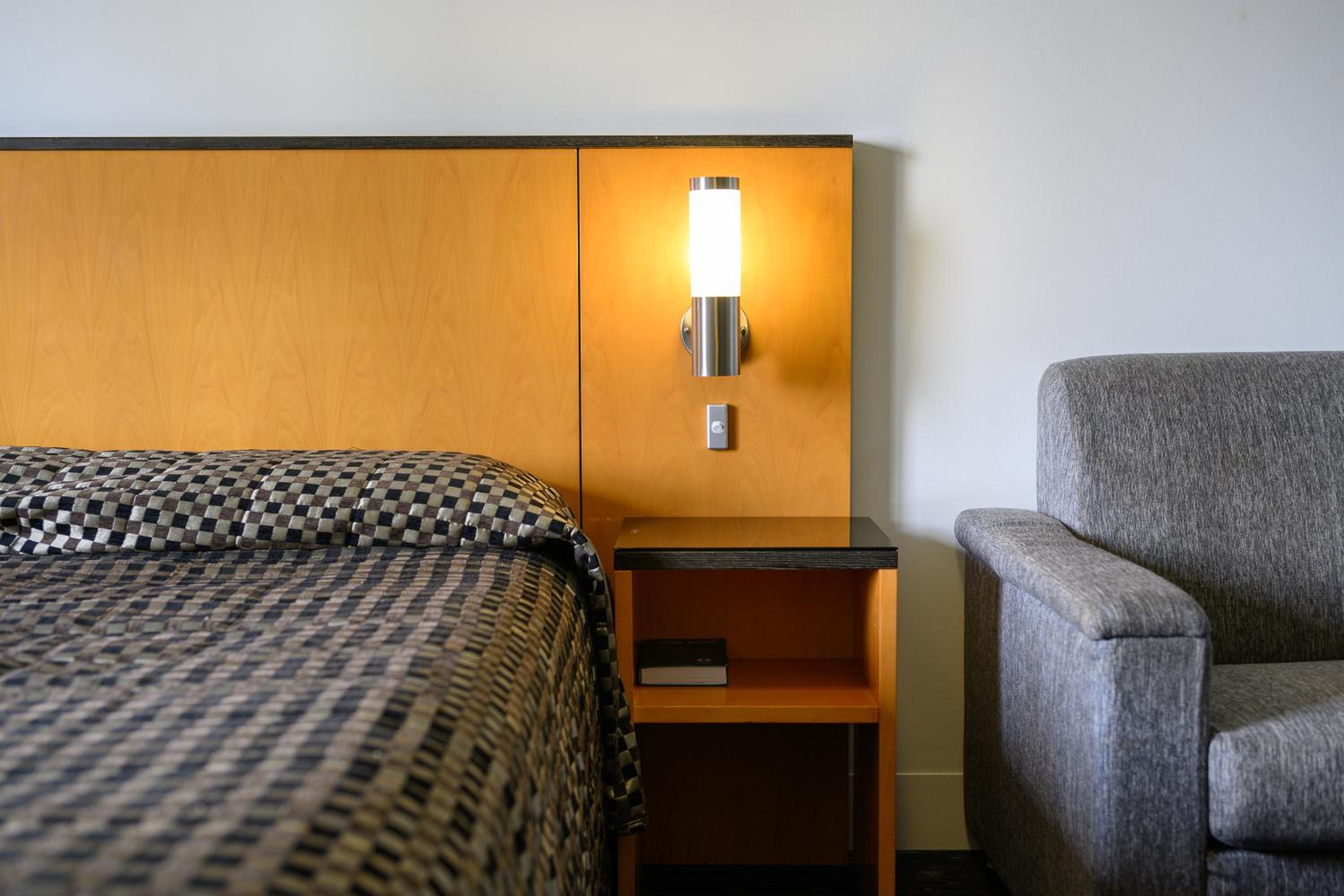 Superior Queen Studio Suite - Photo 1