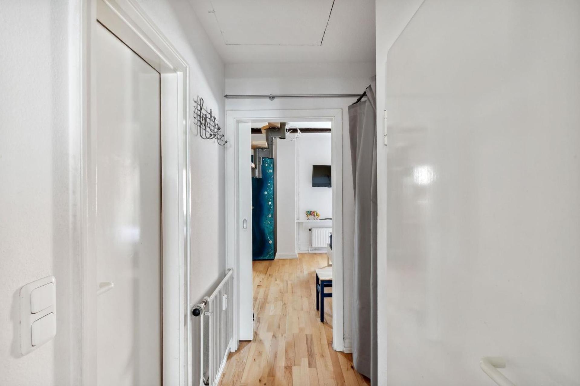 Apartment photo 2