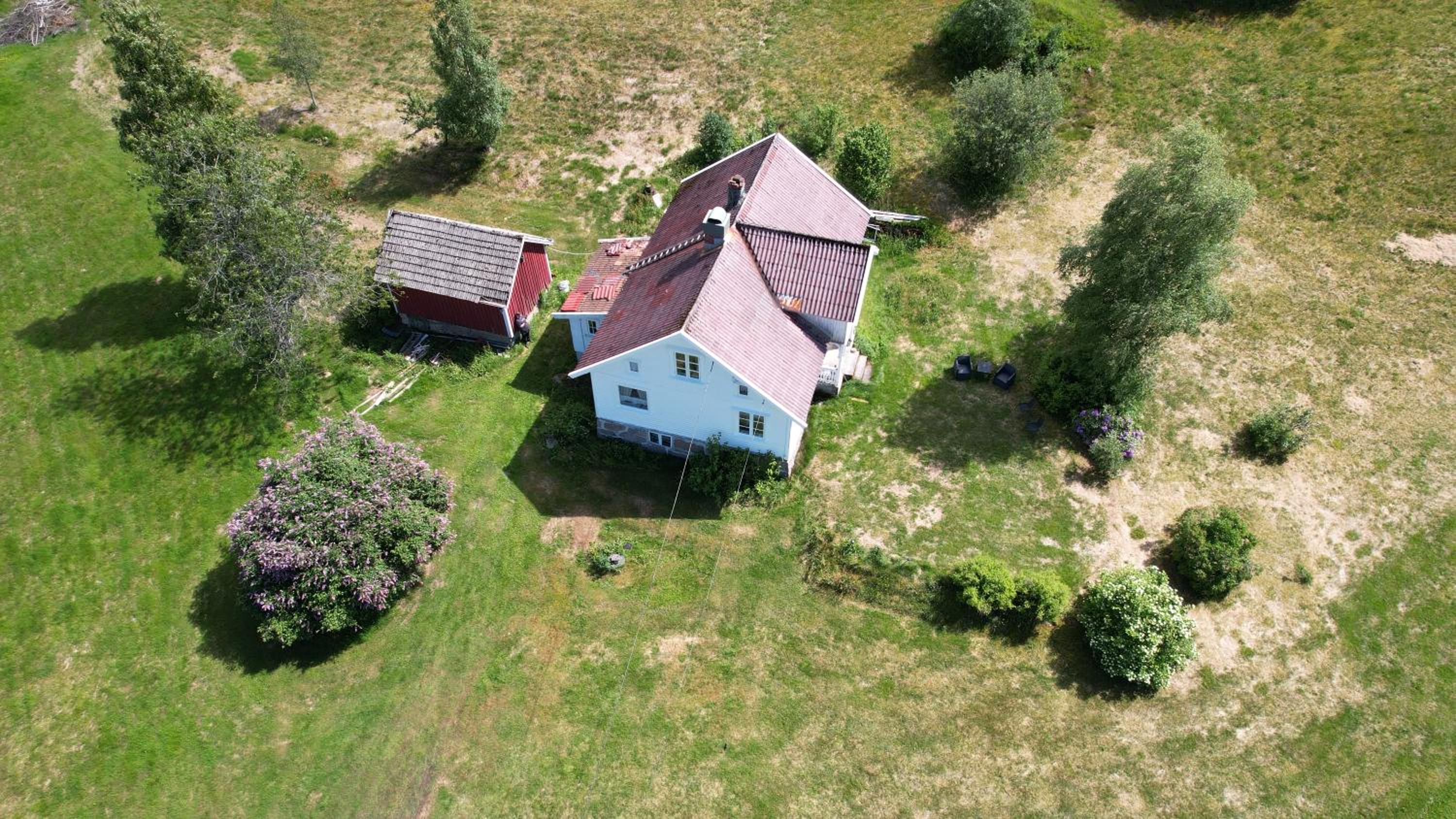 Four-Bedroom House photo 2