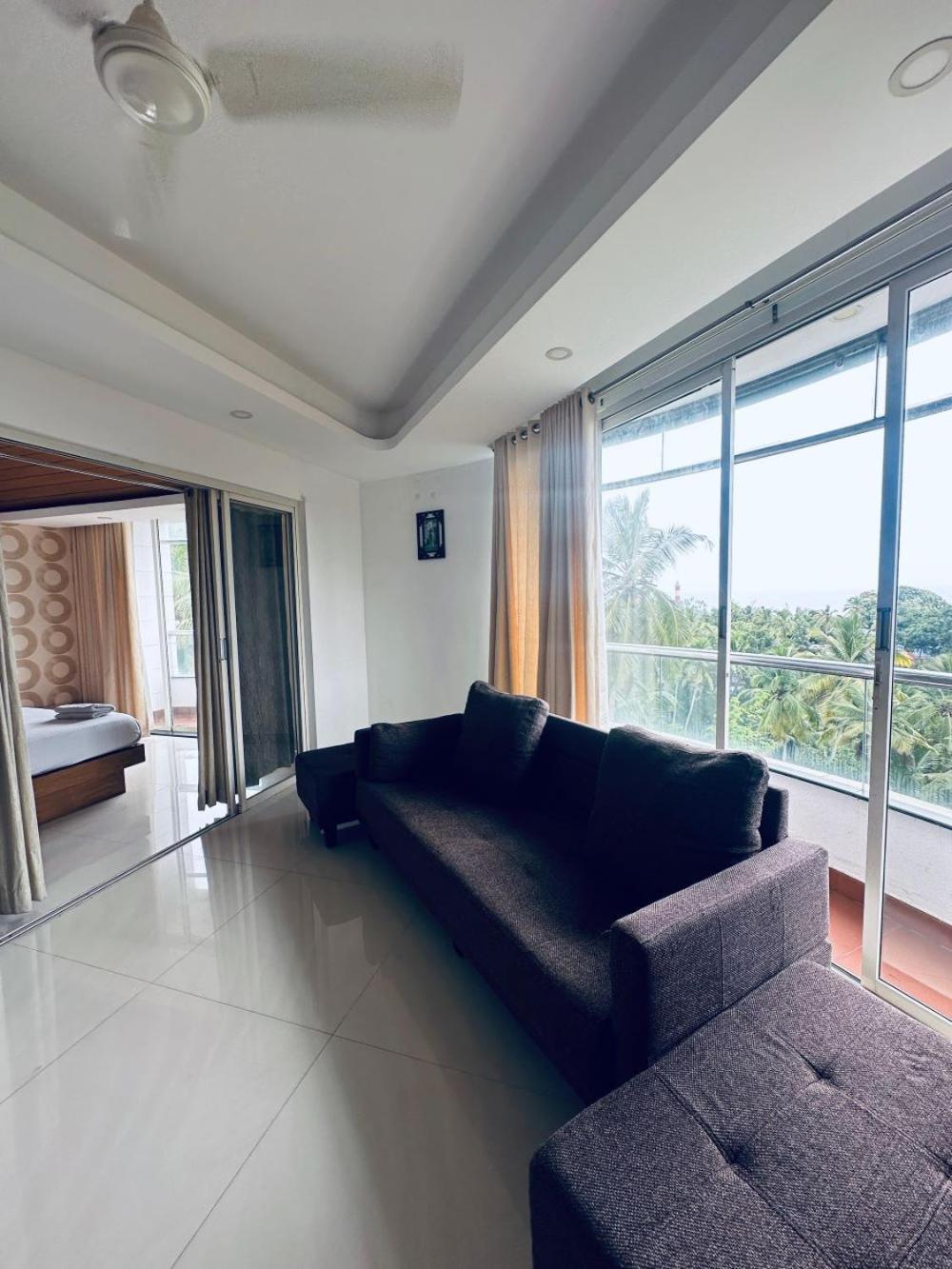 Suite with Balcony - Photo 2