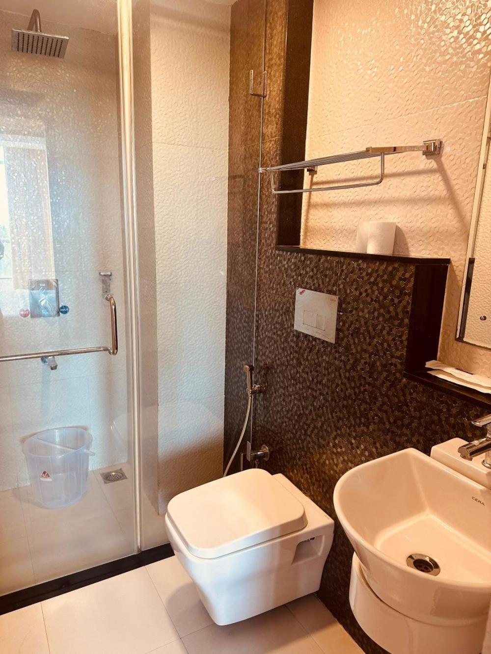 Suite with Balcony - Photo 3