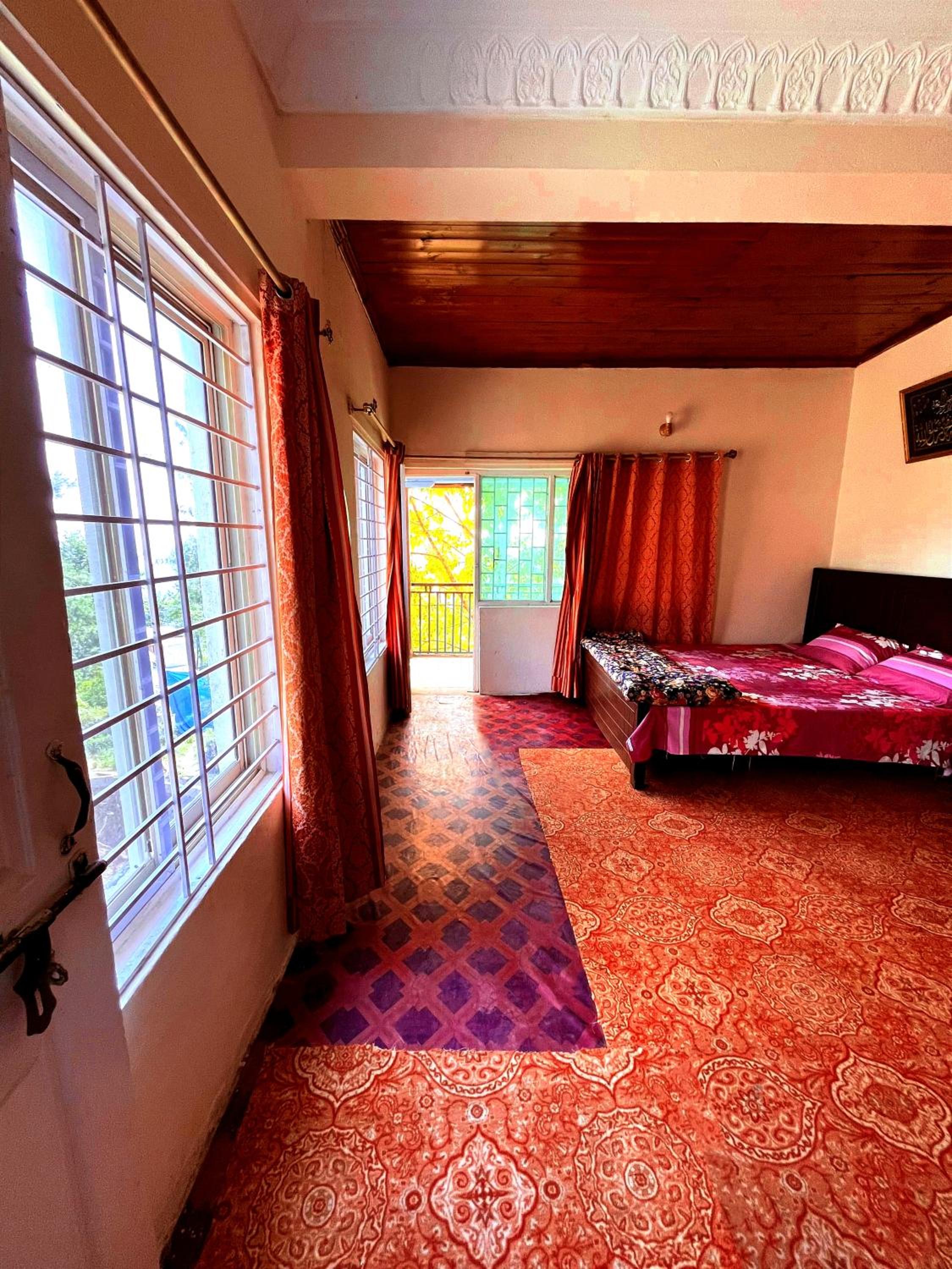 Deluxe Double Room with Balcony photo 3