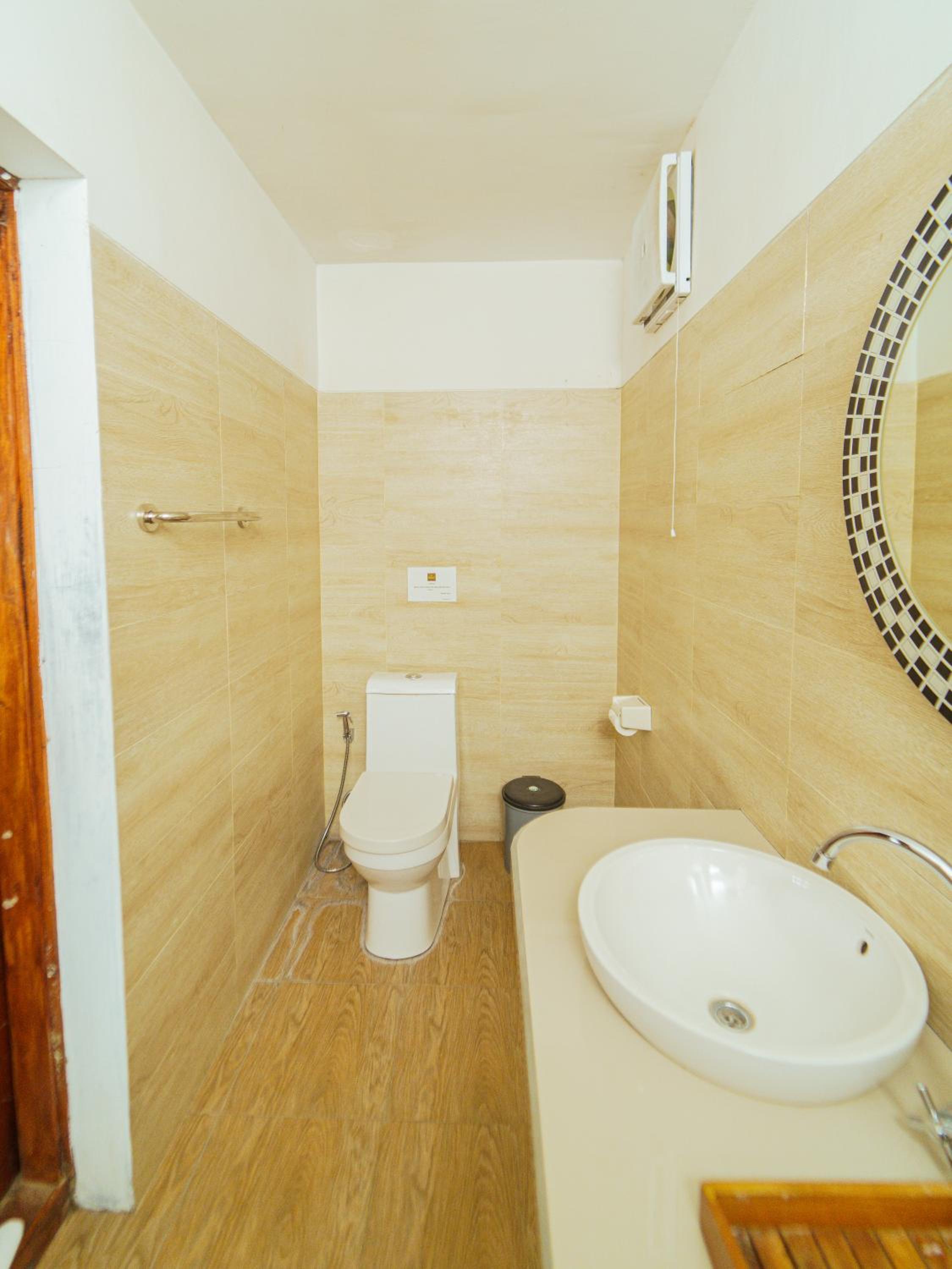 Deluxe Double Room - Photo 14