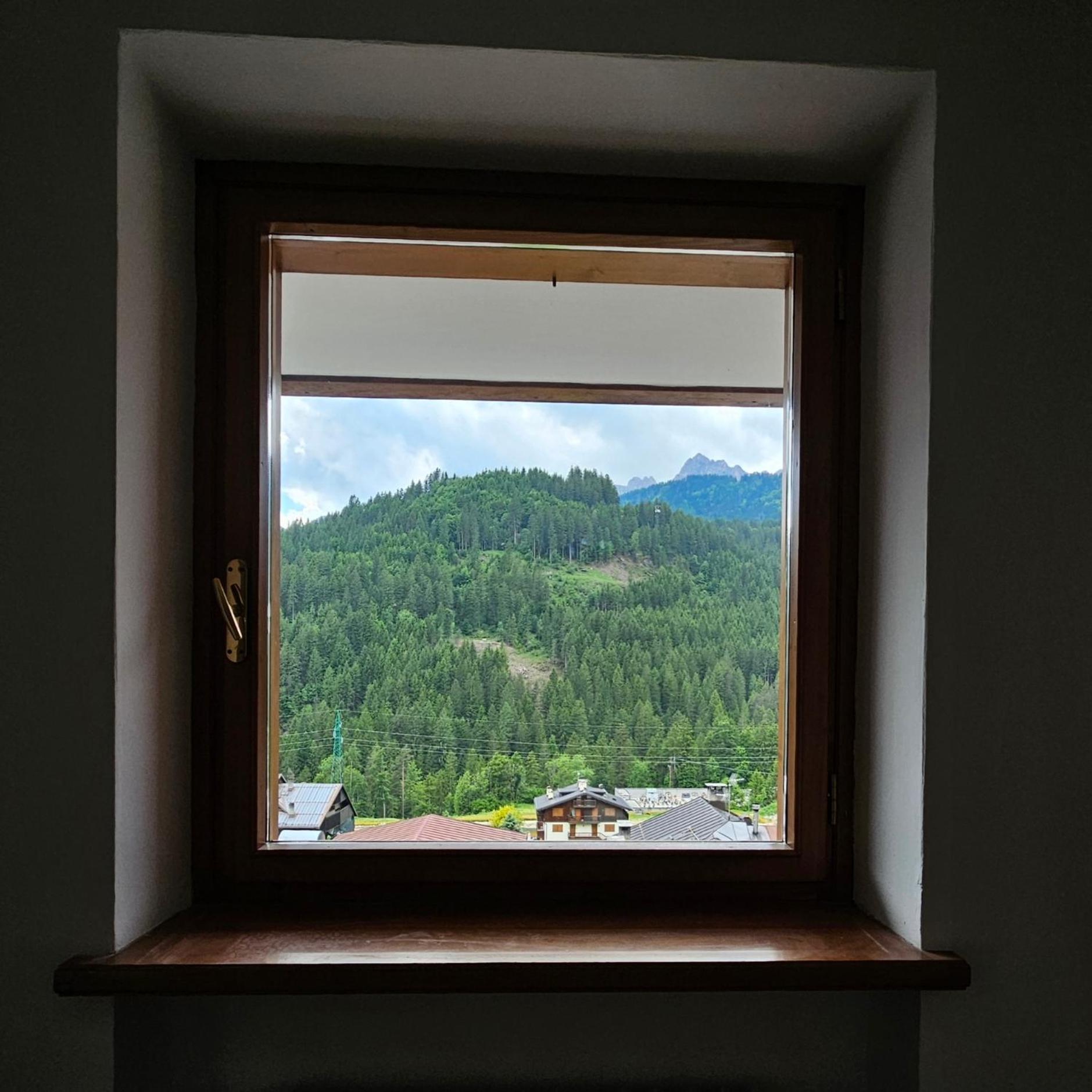 King Room with Mountain View and Shower - Non-Smoking - Photo 3