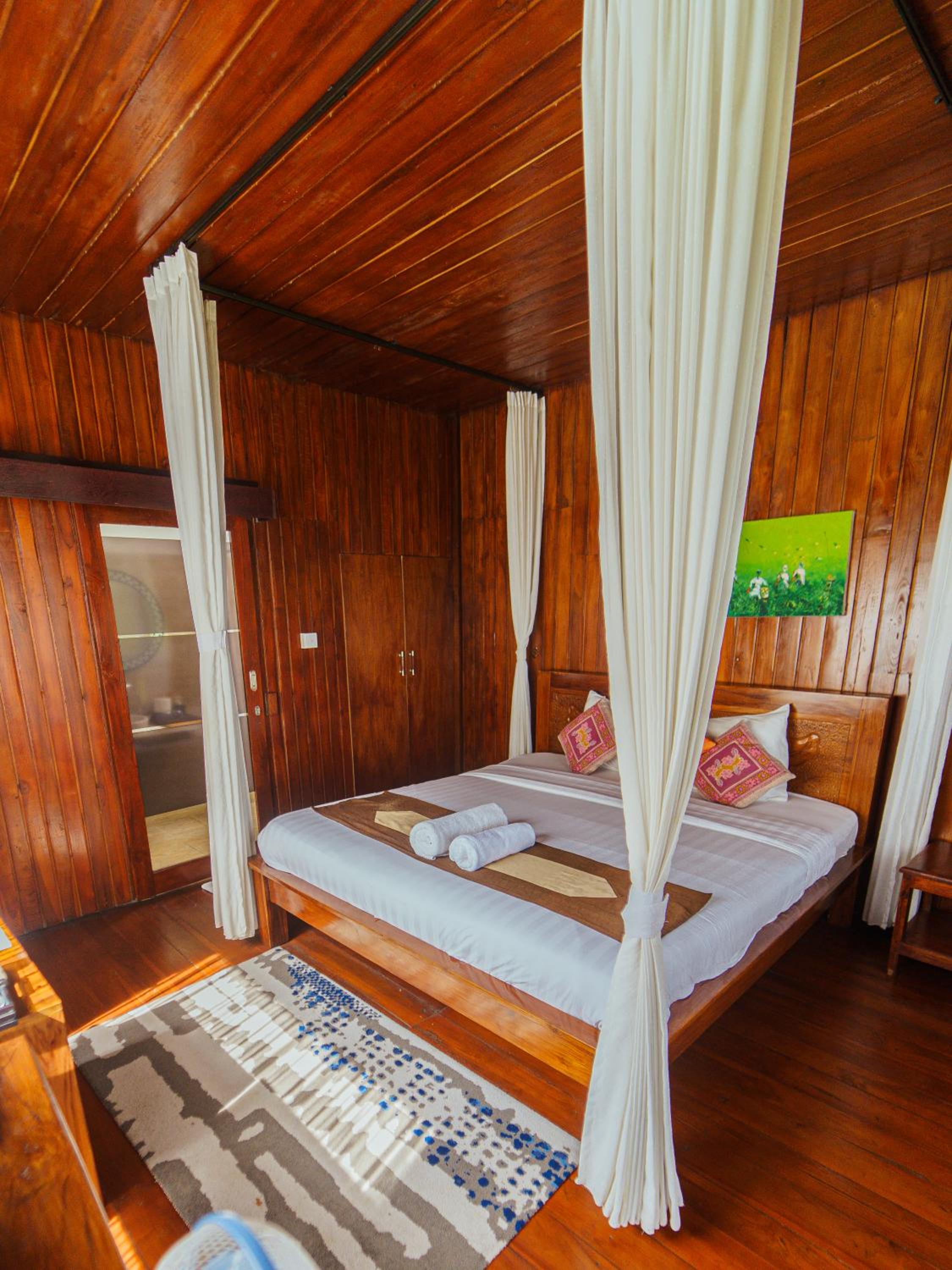 Deluxe Double Room - Photo 13