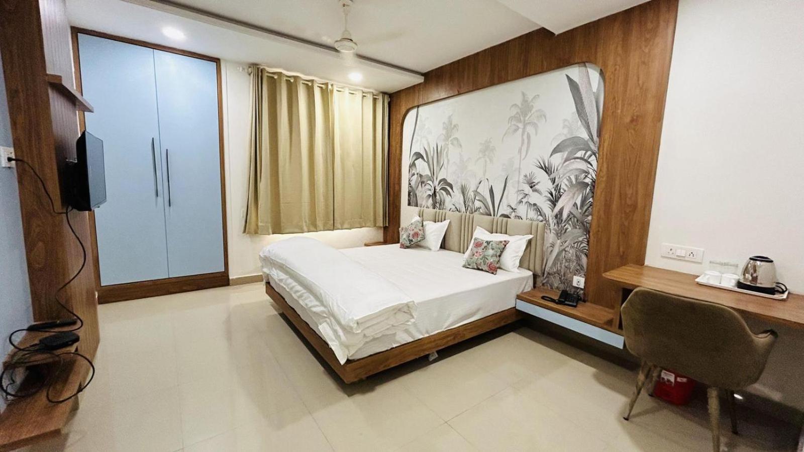 Standard King Room photo 1
