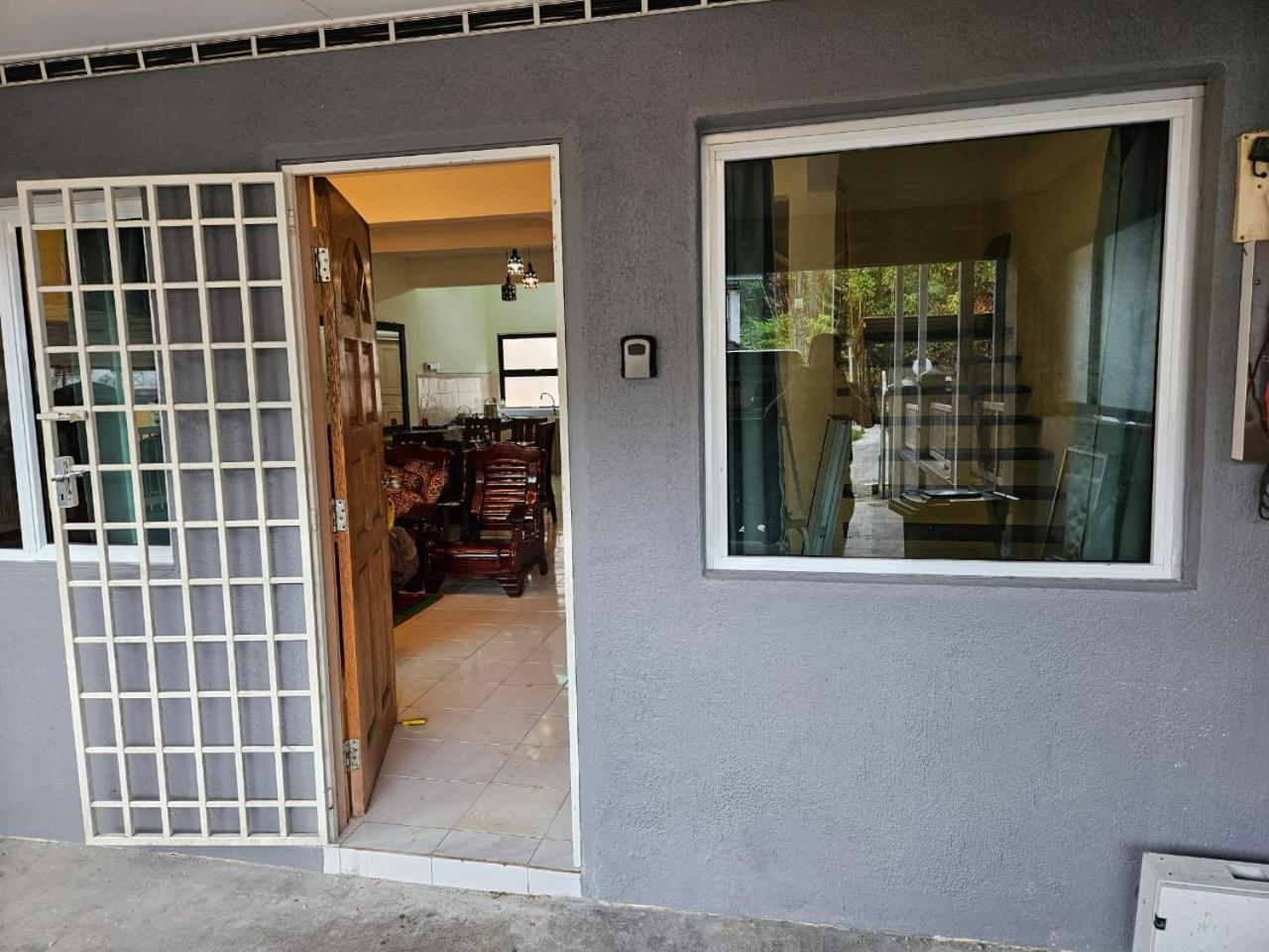 Four-Bedroom House photo 1