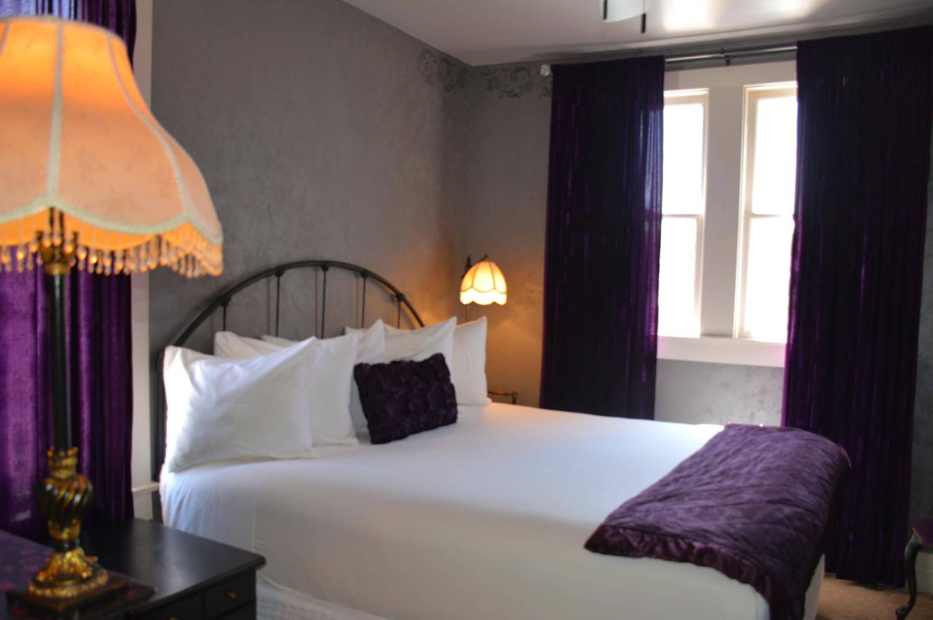 Standard King Room photo 2
