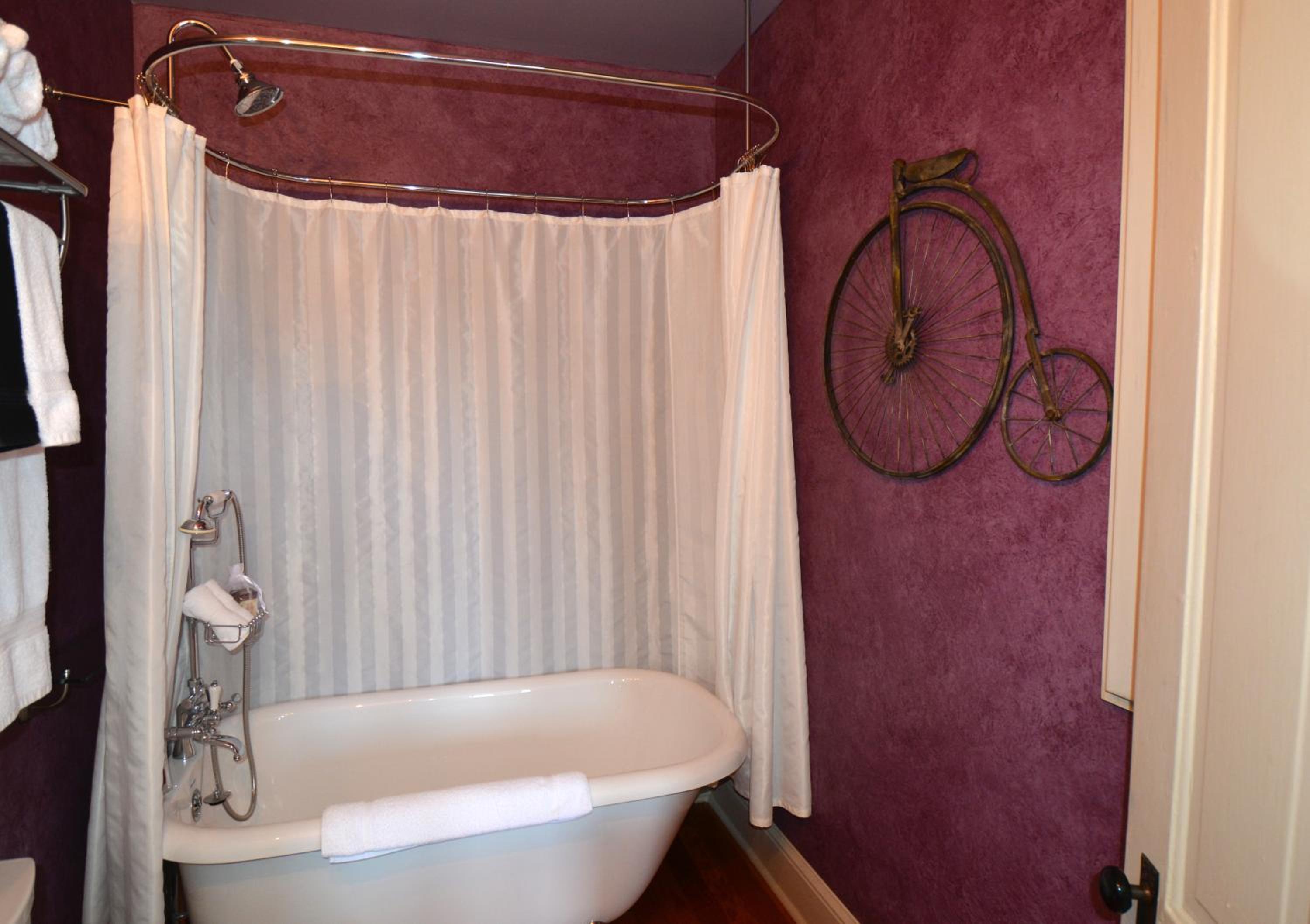 Standard King Room photo 3
