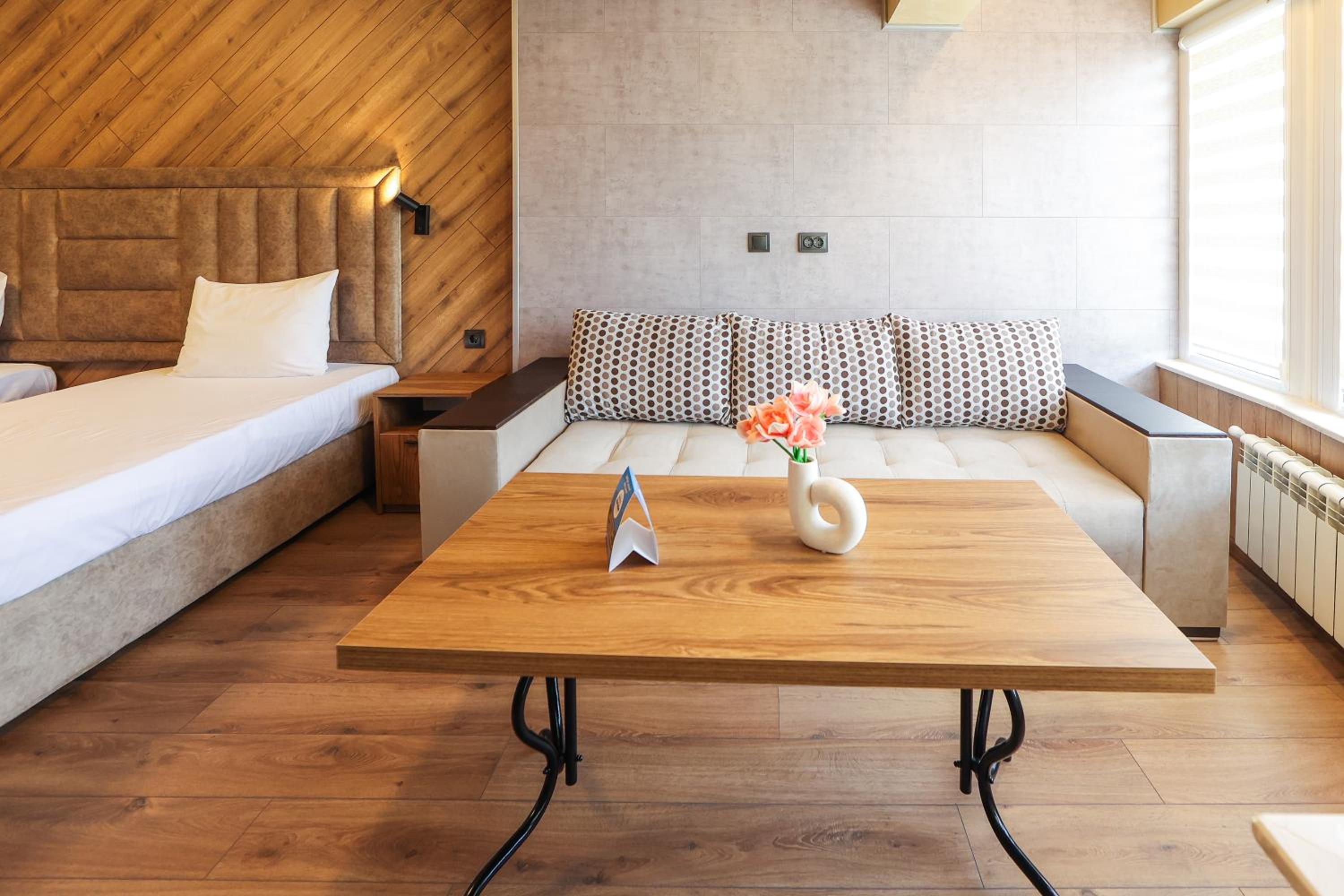 Deluxe Double or Twin Room with Balcony photo 3