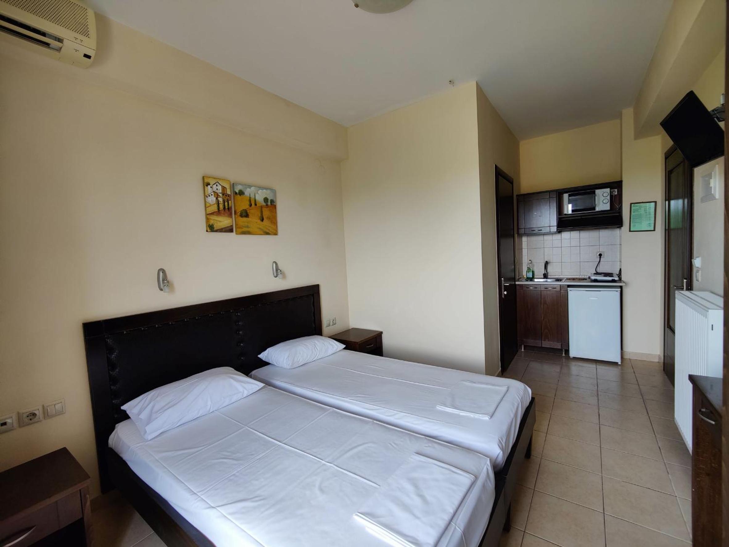 Economy Double Room photo 1