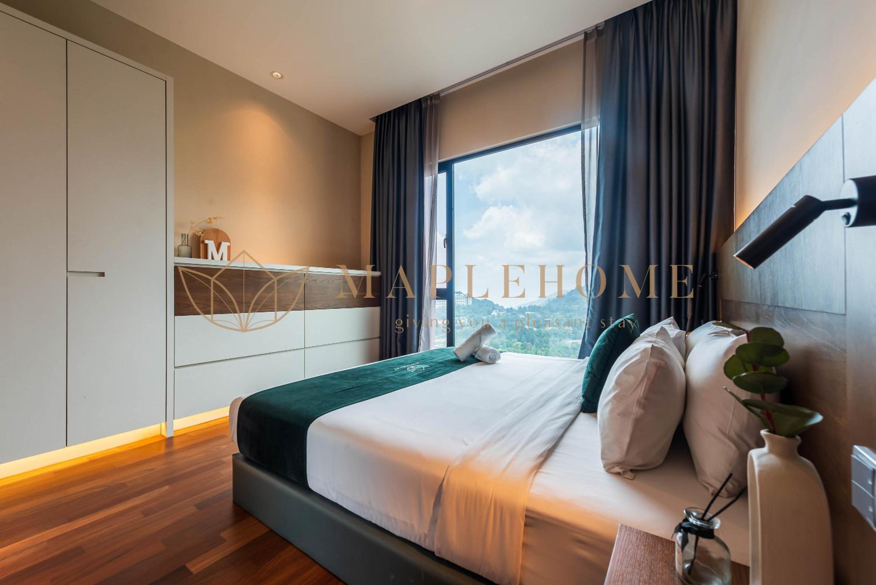 Balcony King Suite - Photo 14