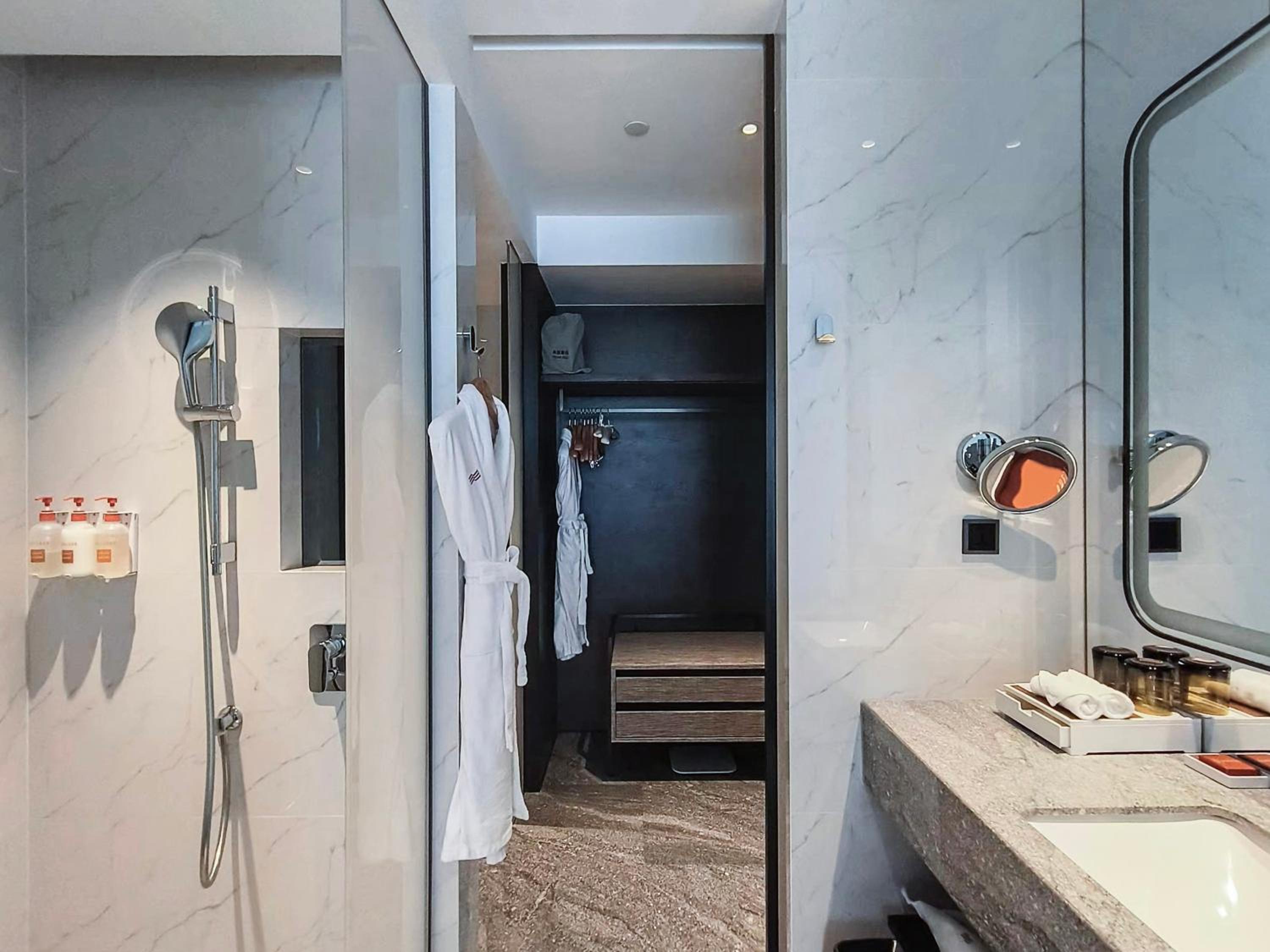 Standard Twin Room - Photo 4