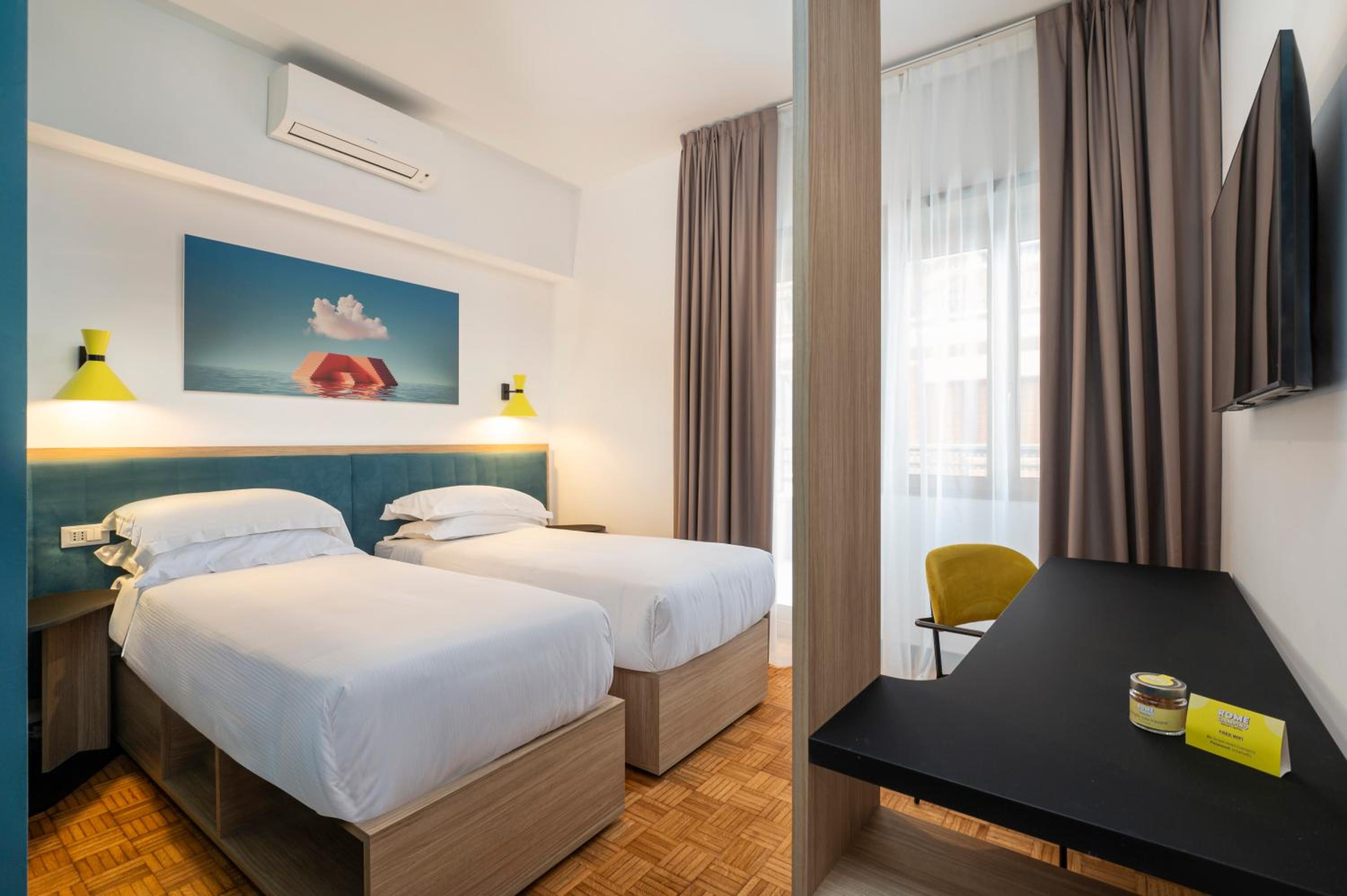 Standard Double or Twin Room - Photo 8