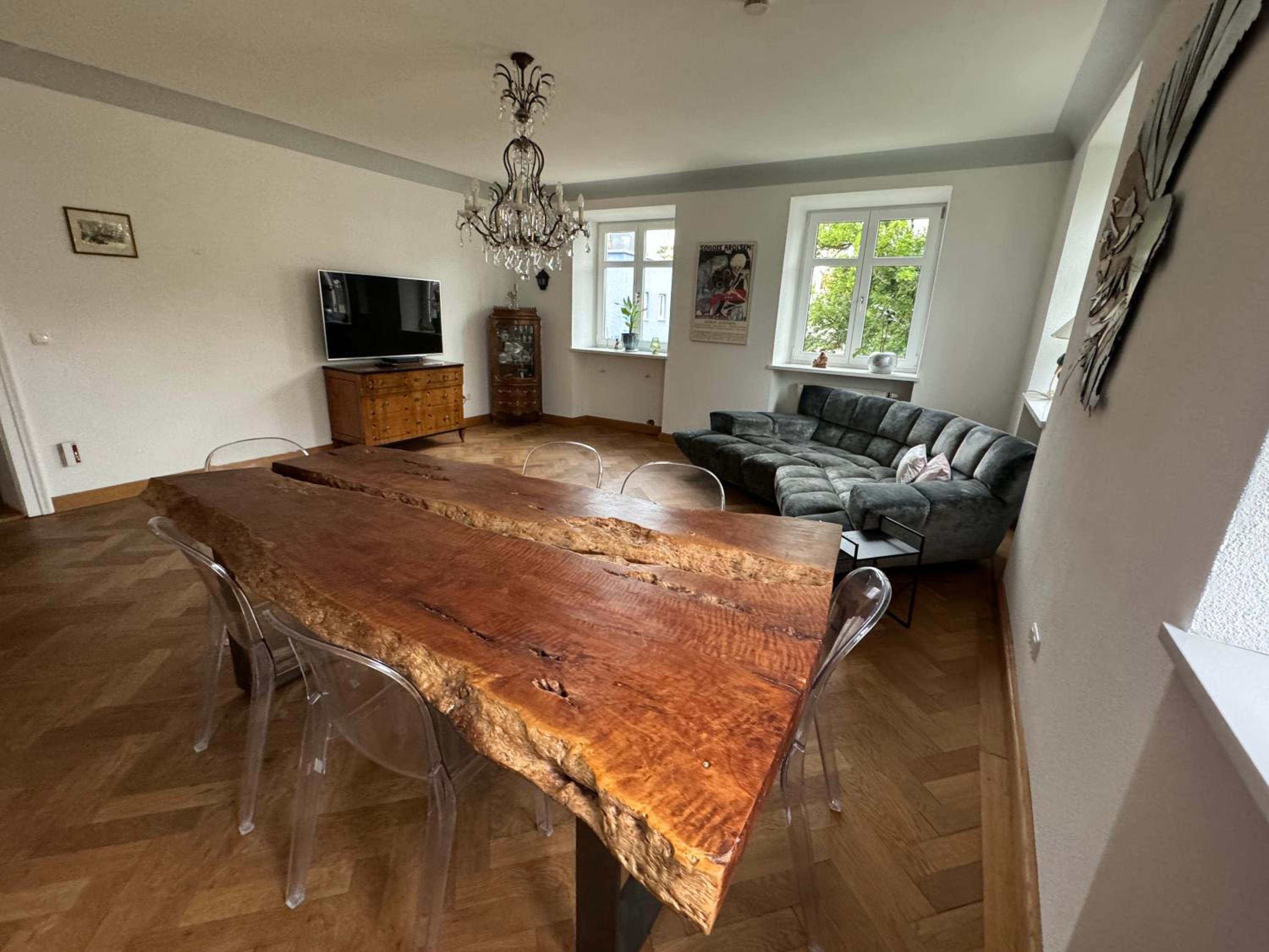 Three-Bedroom Apartment With Balcony photo 2