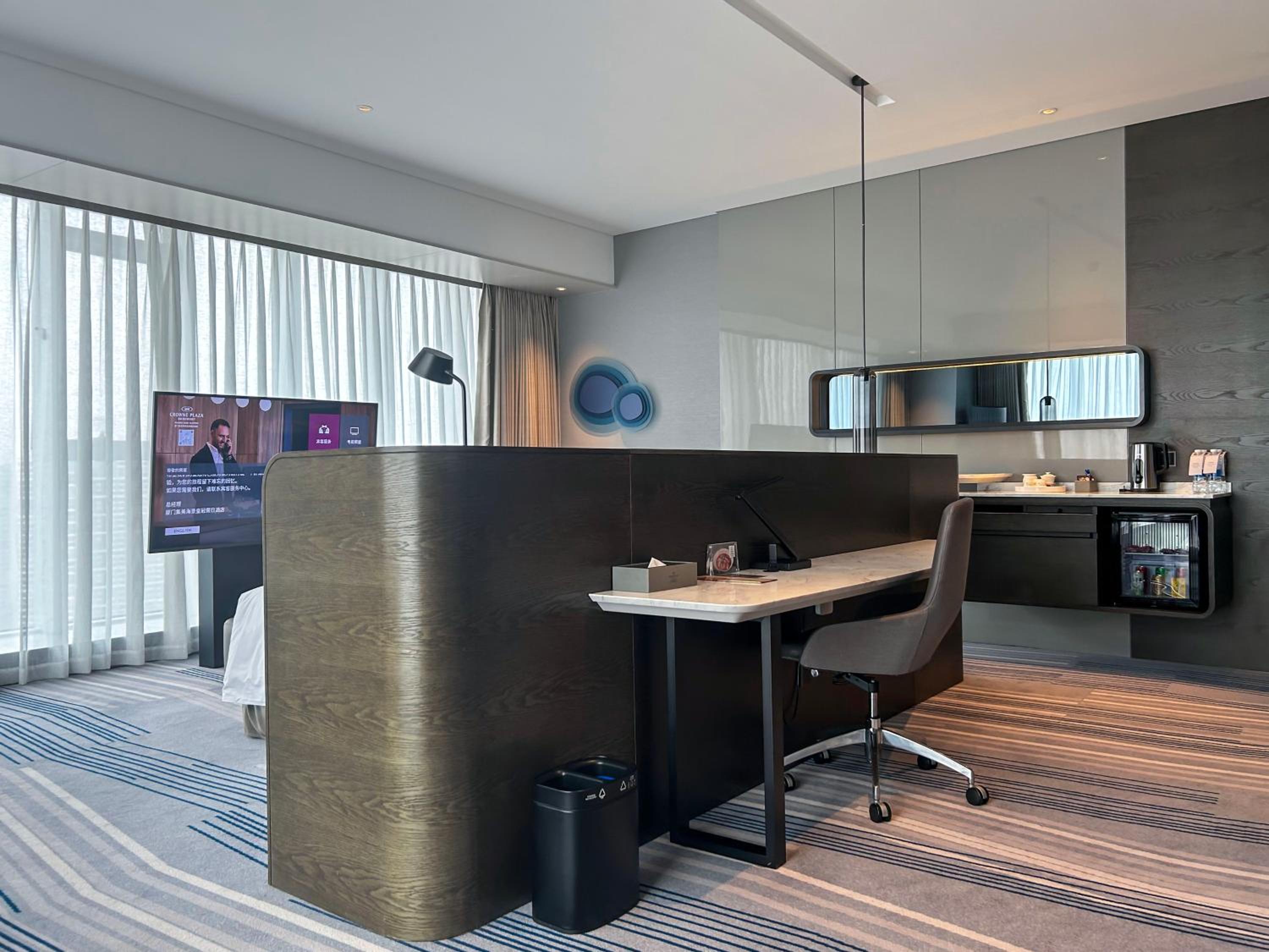 Junior King Suite with Living Area - Photo 4