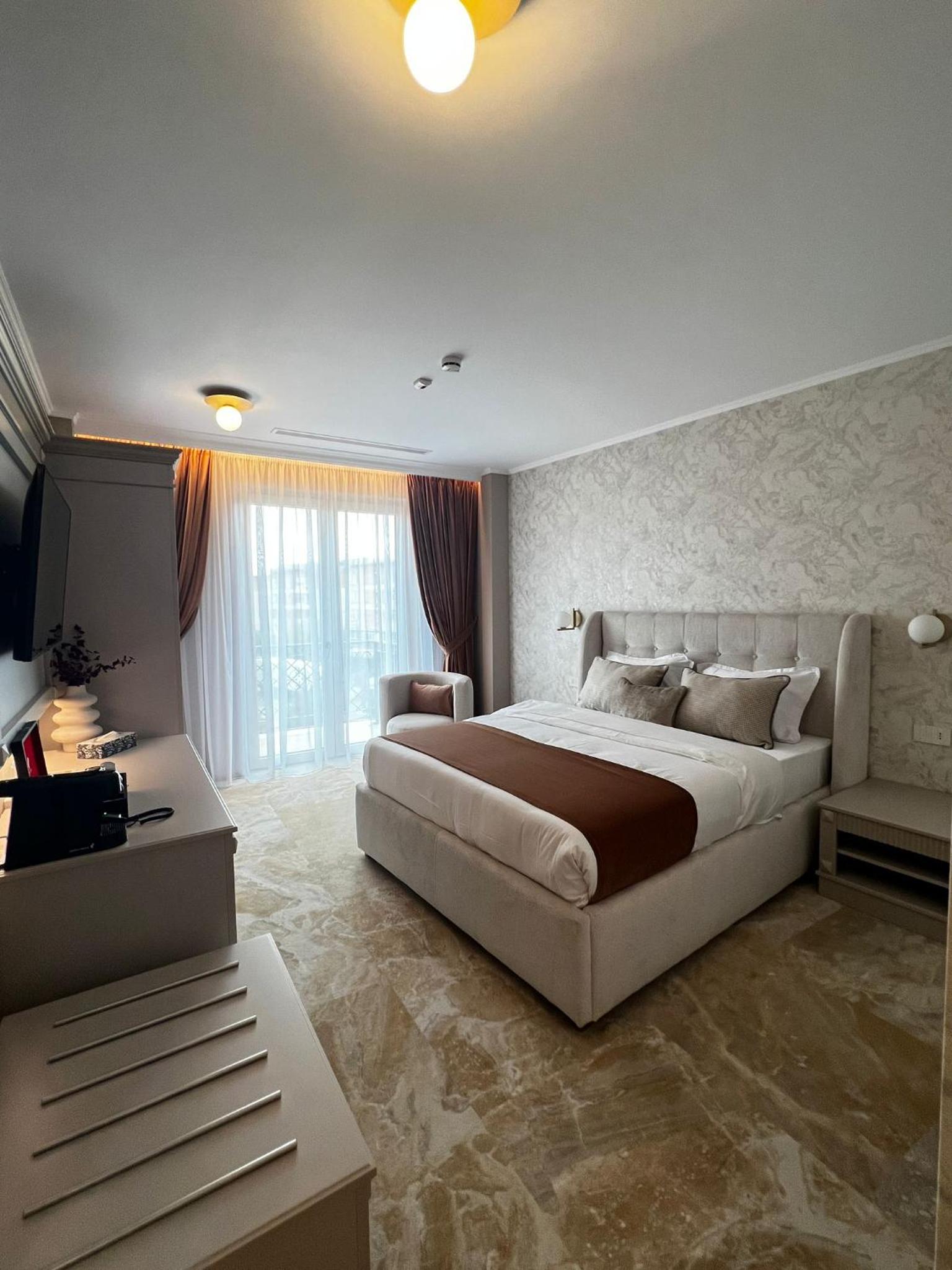 Deluxe Double or Twin Room photo 2
