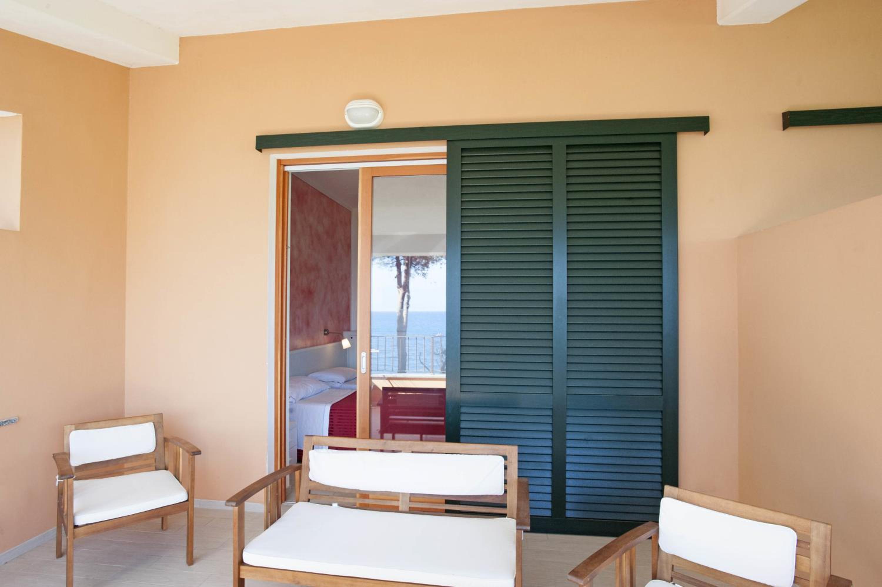 Quadruple Room With Sea View - Photo 17