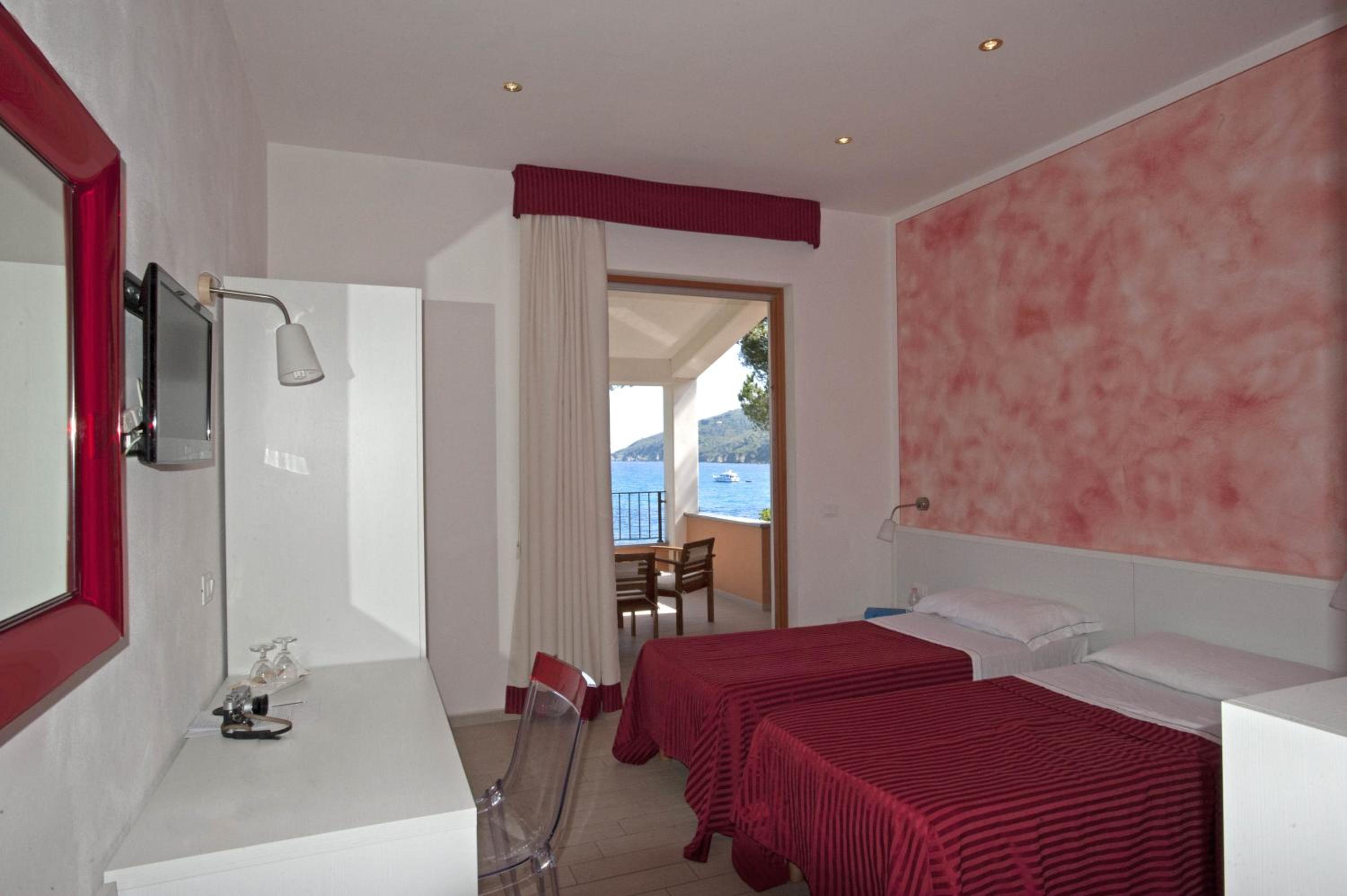 Quadruple Room With Sea View - Photo 18