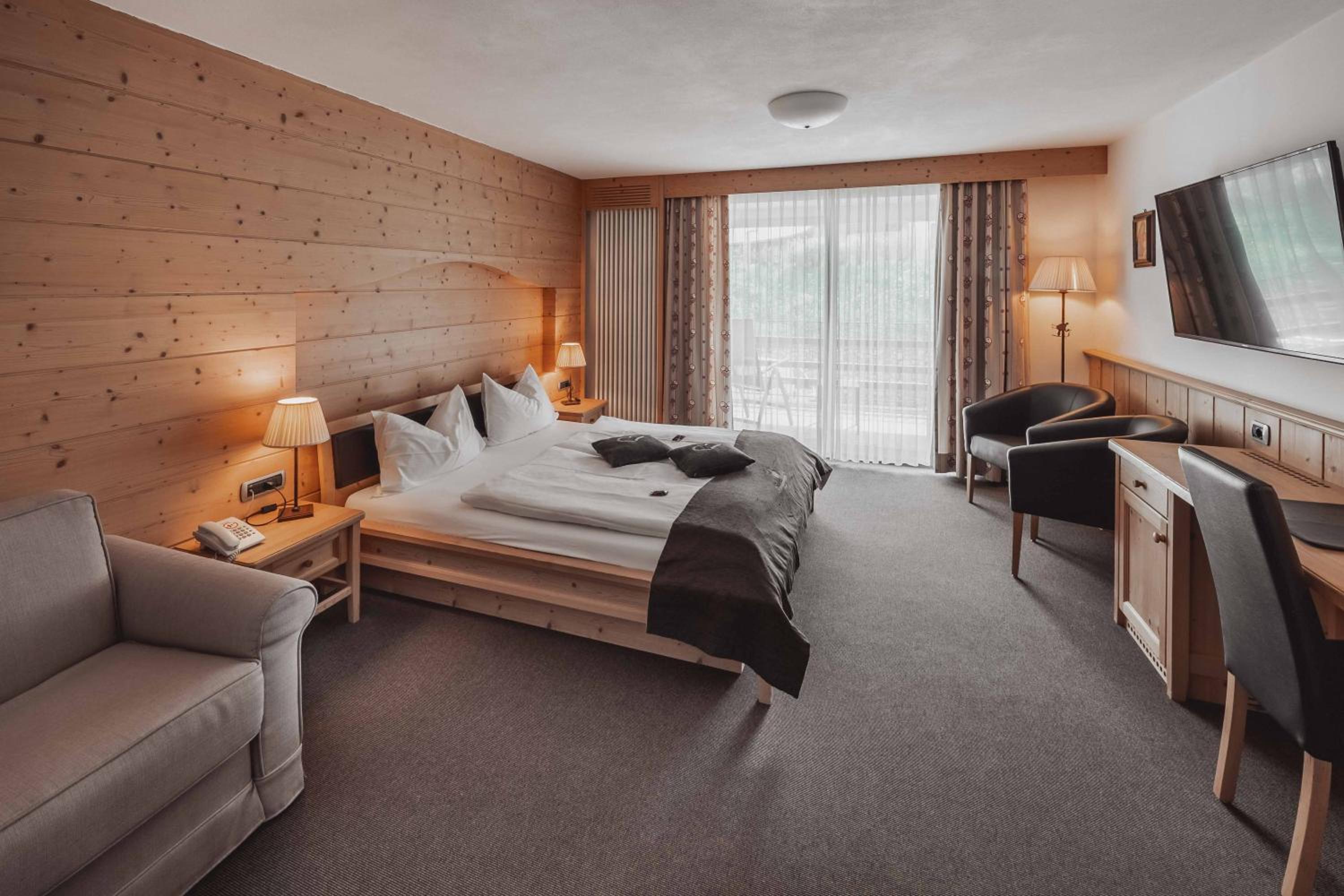 Superior Double Room with Balcony - Photo 1