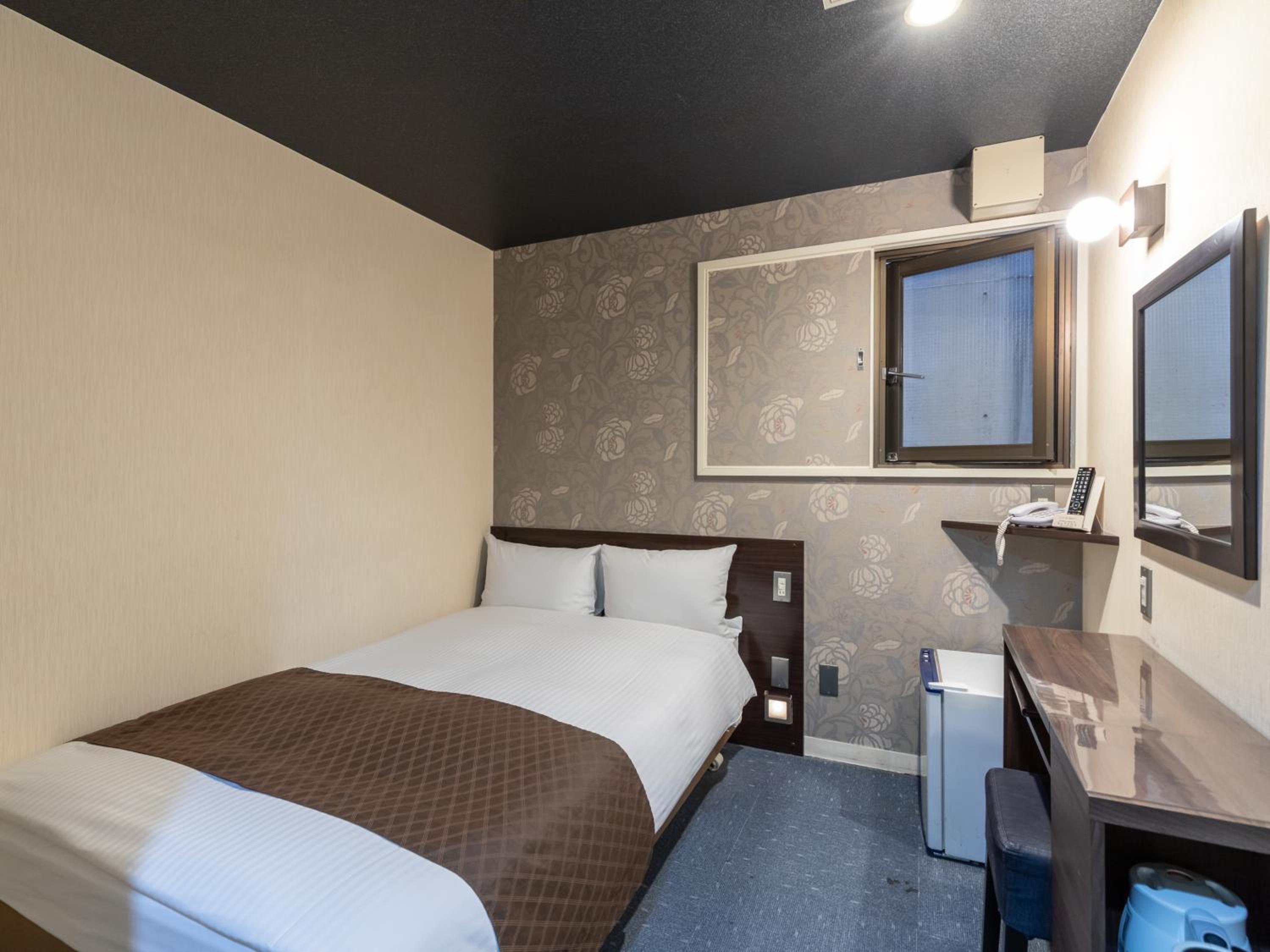 Non-Smoking - Double Room with Small Double Bed photo 1