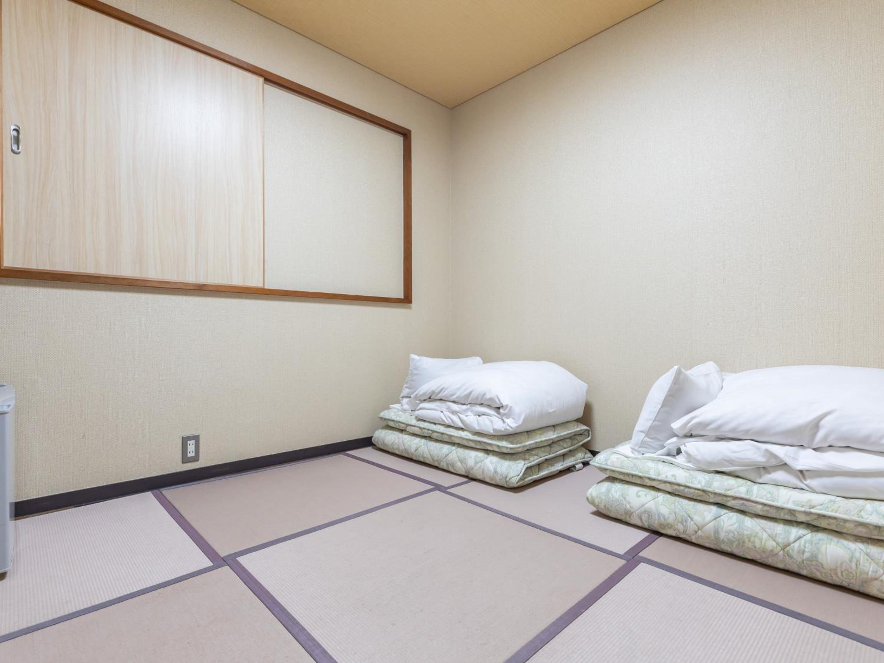 Non-Smoking - Japanese-Style Room up to 2 guests photo 1