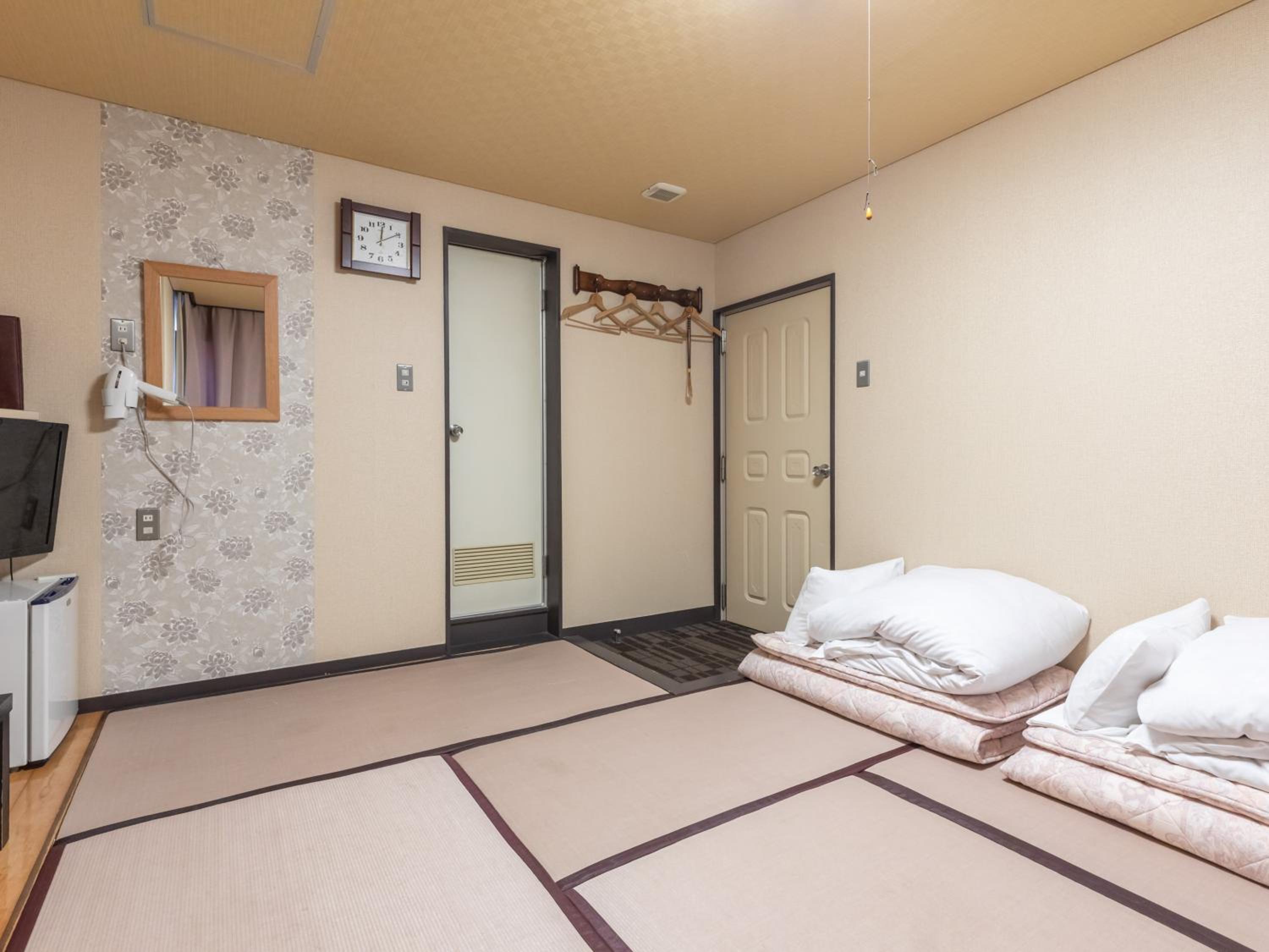 Non-Smoking - Japanese-Style Room up to 4 guests photo 1