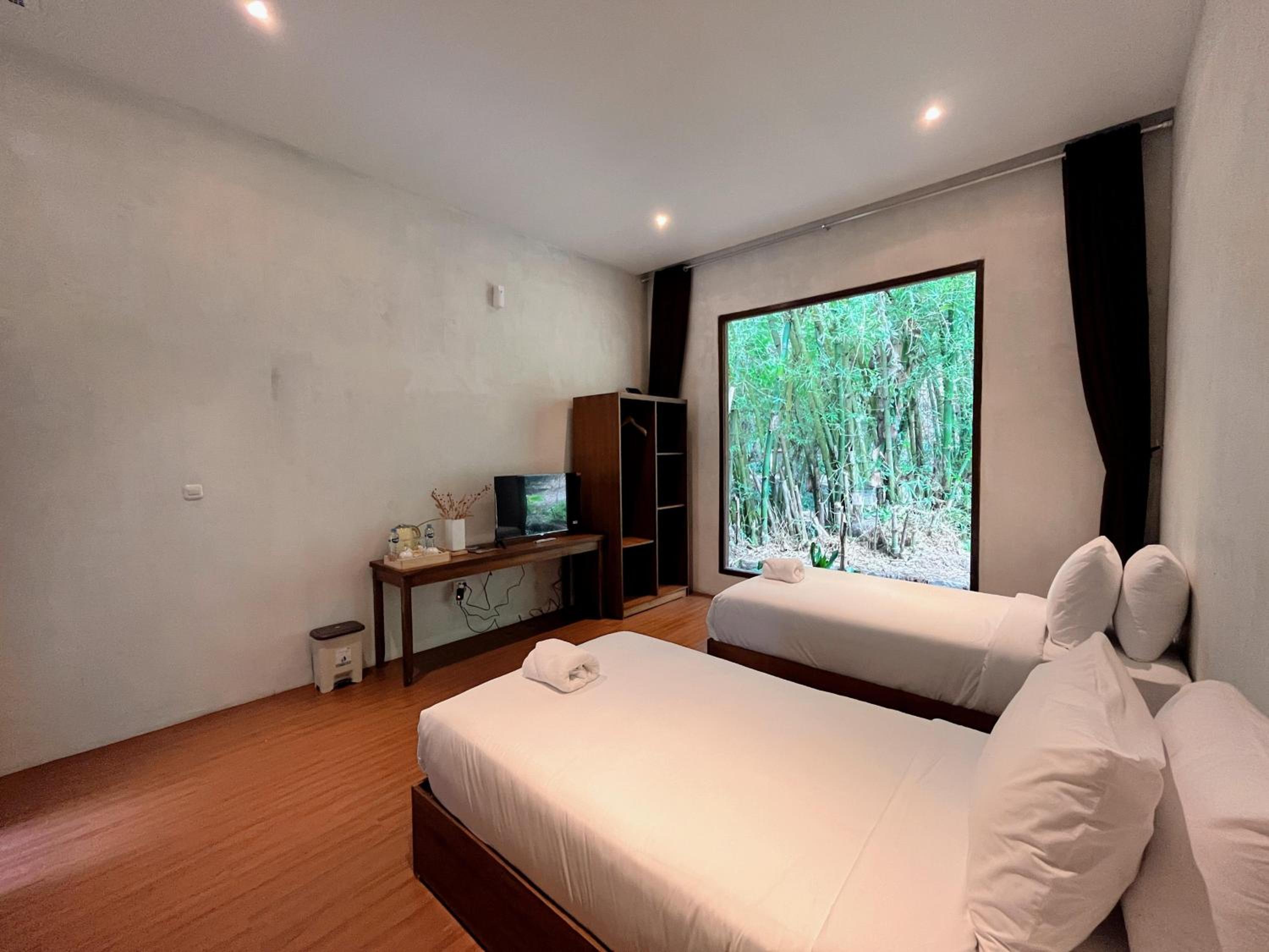 Deluxe Twin Room - Photo 2