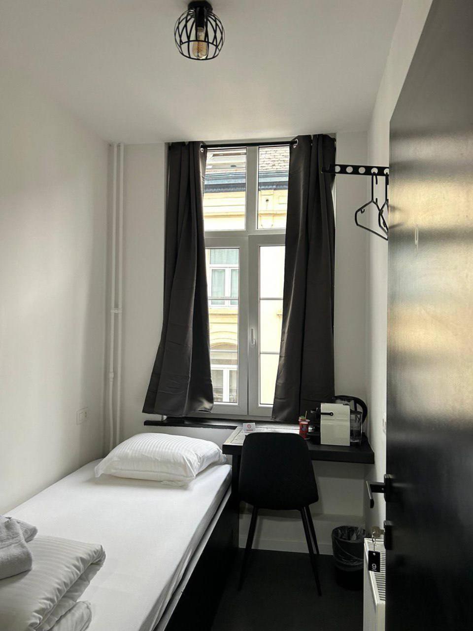 Single Room with Shared Shower and Toilet photo 3